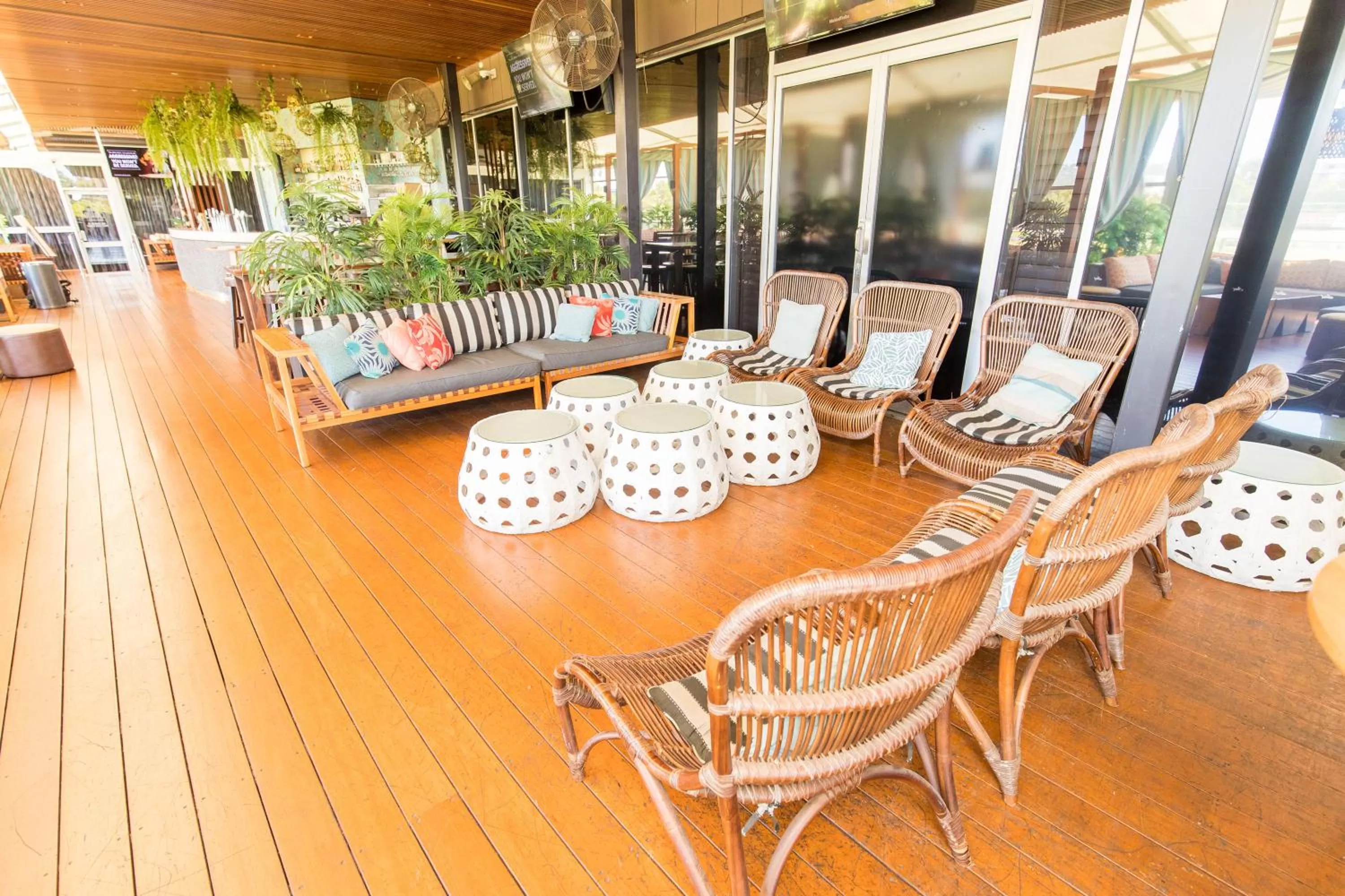 Lounge or bar in Mantra at Sharks