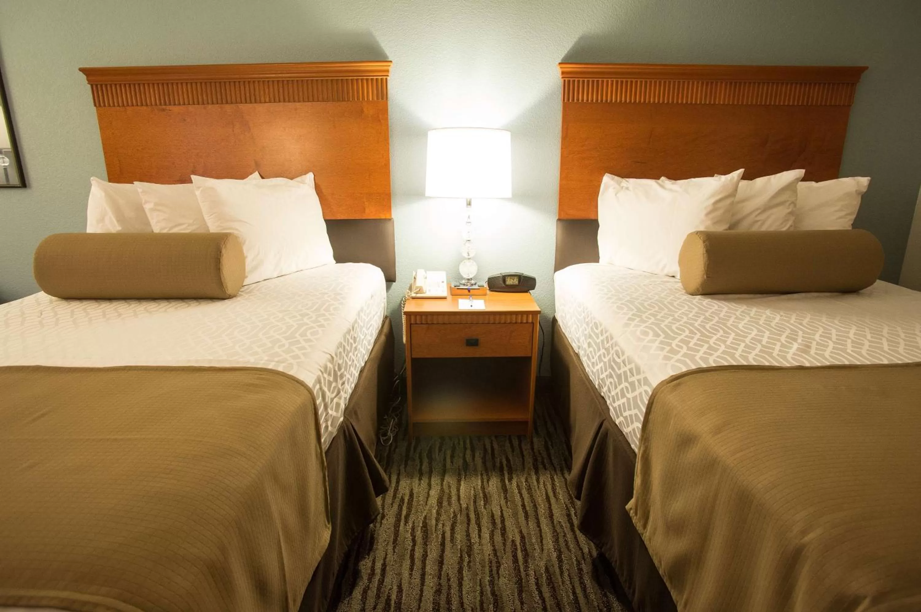 Communal lounge/ TV room, Bed in The Hotel at Dayton South