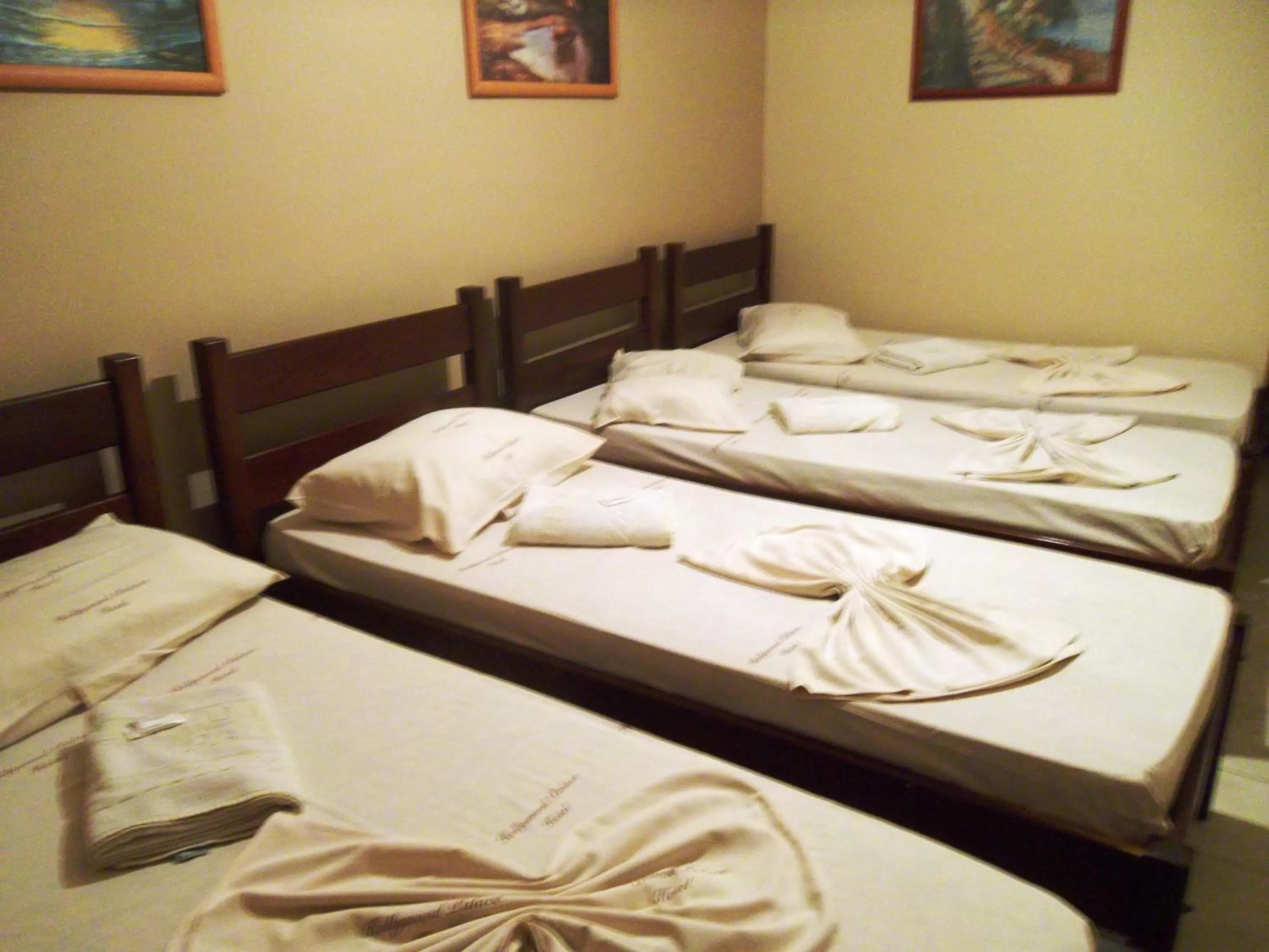 Photo of the whole room, Bed in Hollywood Palace Hotel