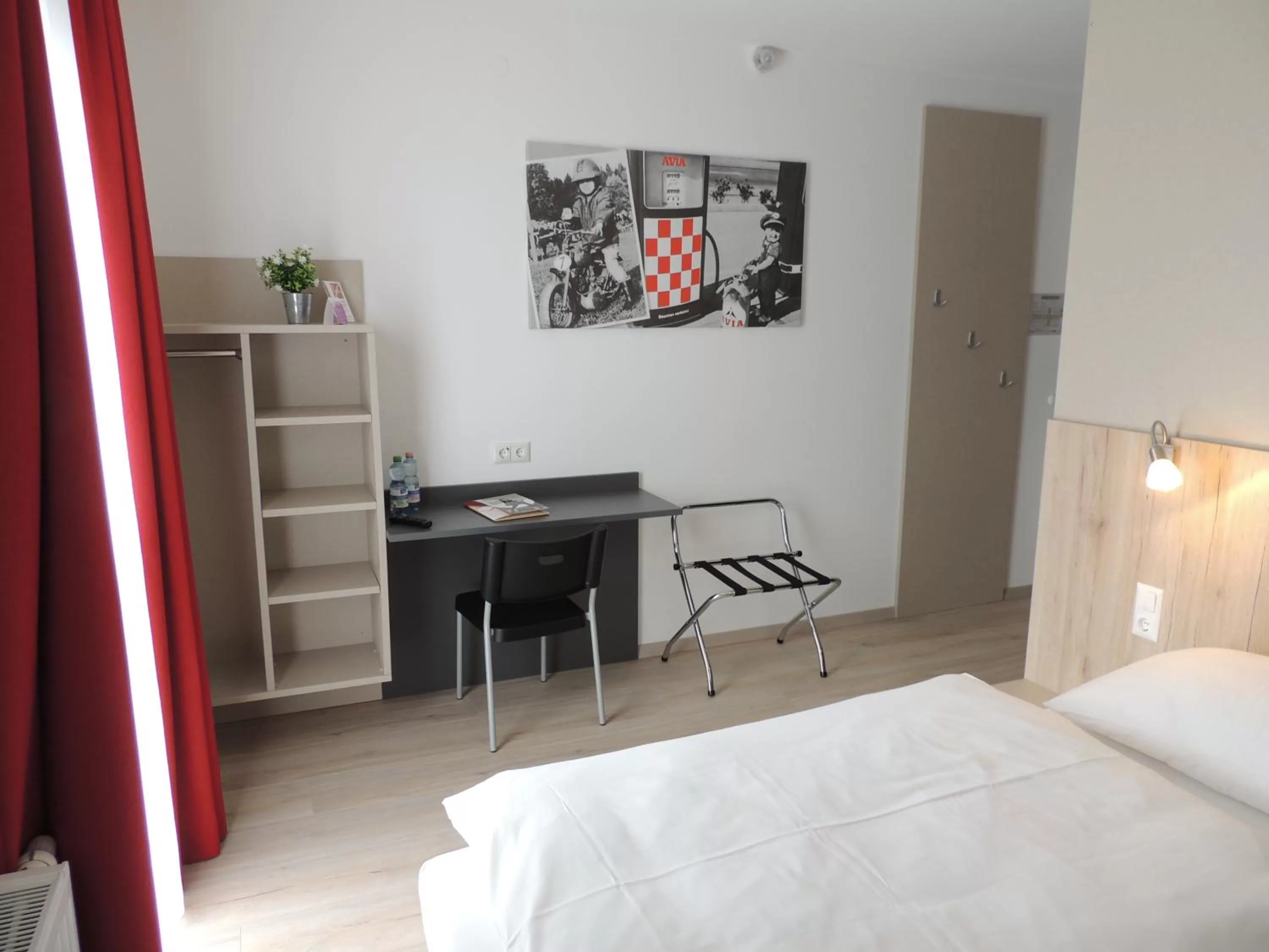 Photo of the whole room, Bed in AVIA Motel Bisamberg