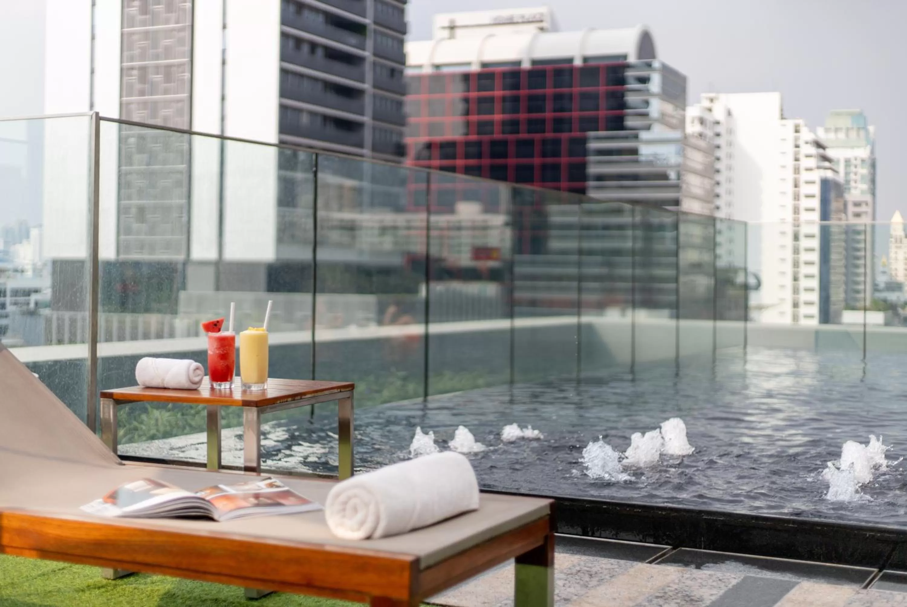 Swimming pool in Grande Centre Point Sukhumvit 55 Thong Lo