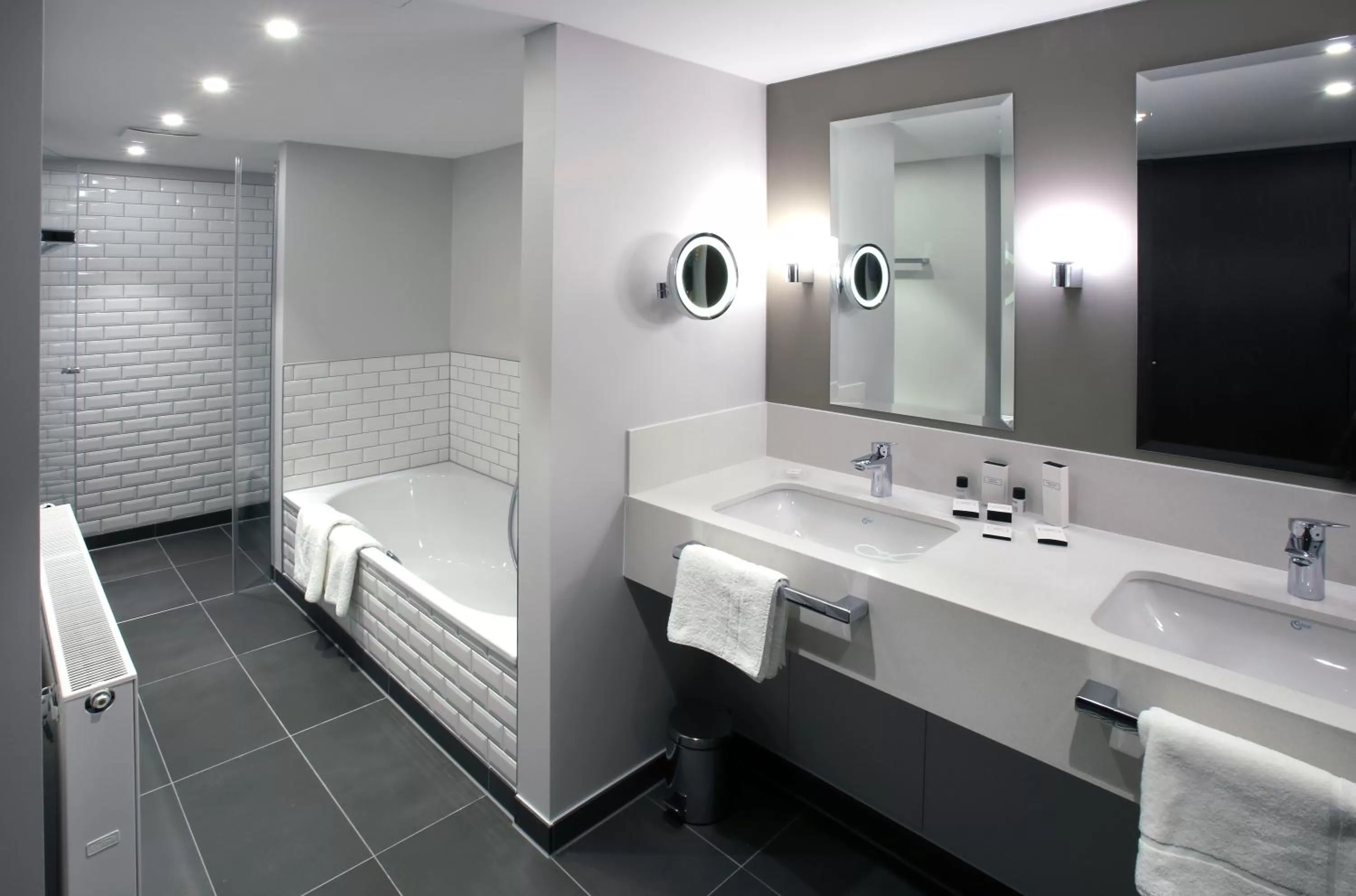 Shower in Hotel Am Fischmarkt