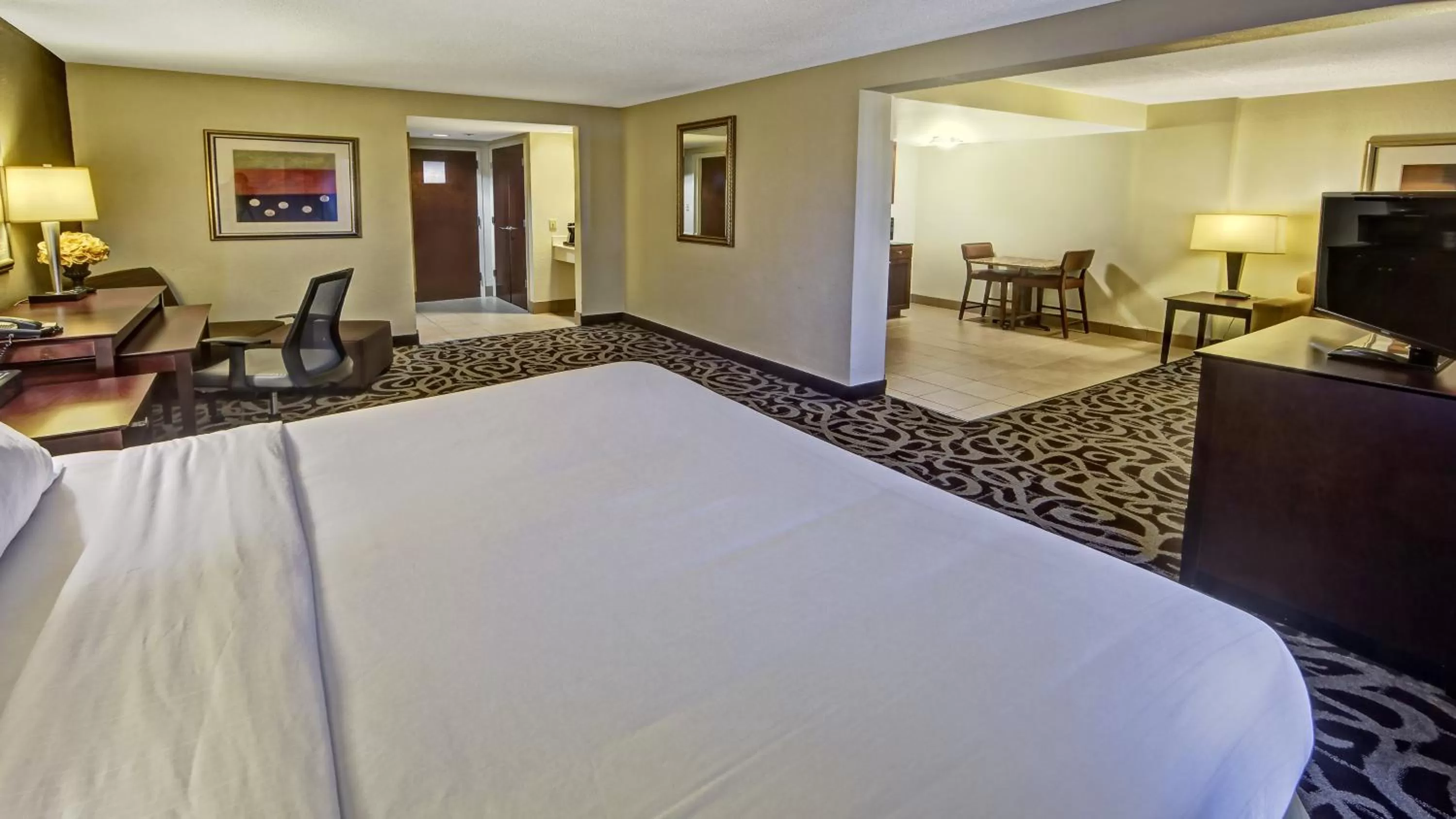 Photo of the whole room, Bed in Murfreesboro Central Hotel