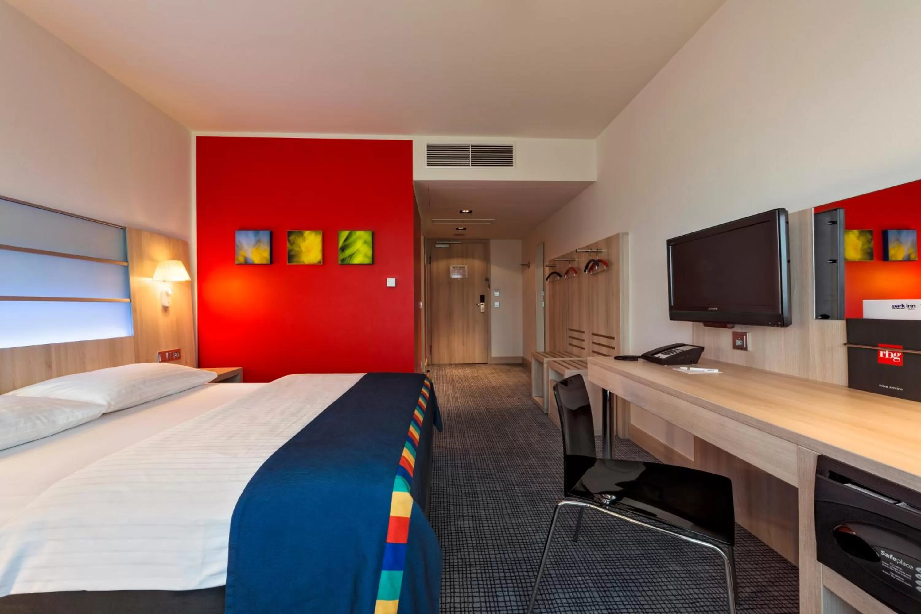 Photo of the whole room, Bed in Park Inn by Radisson Linz