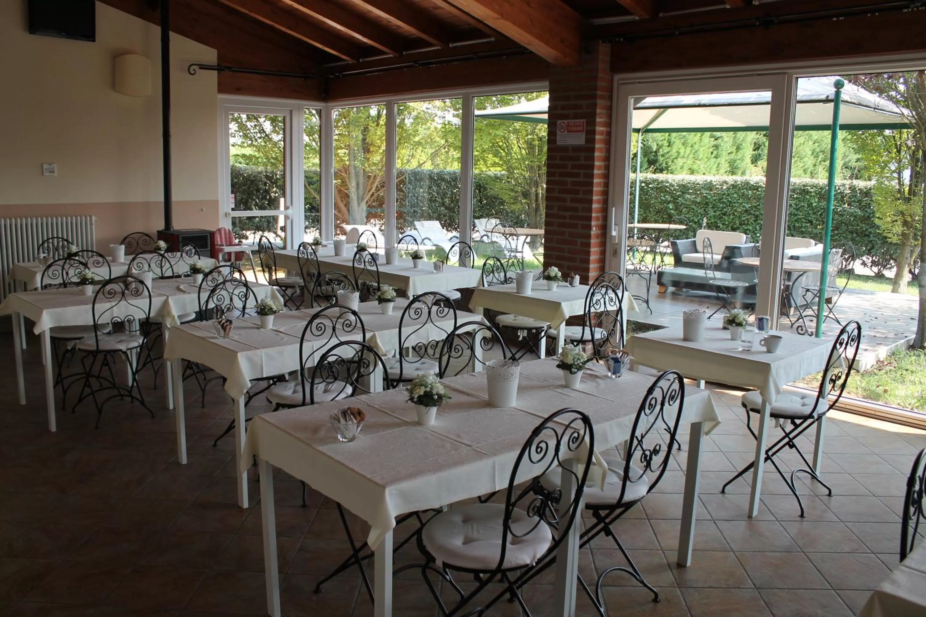 Restaurant/places to eat in Hotel Don Carlo