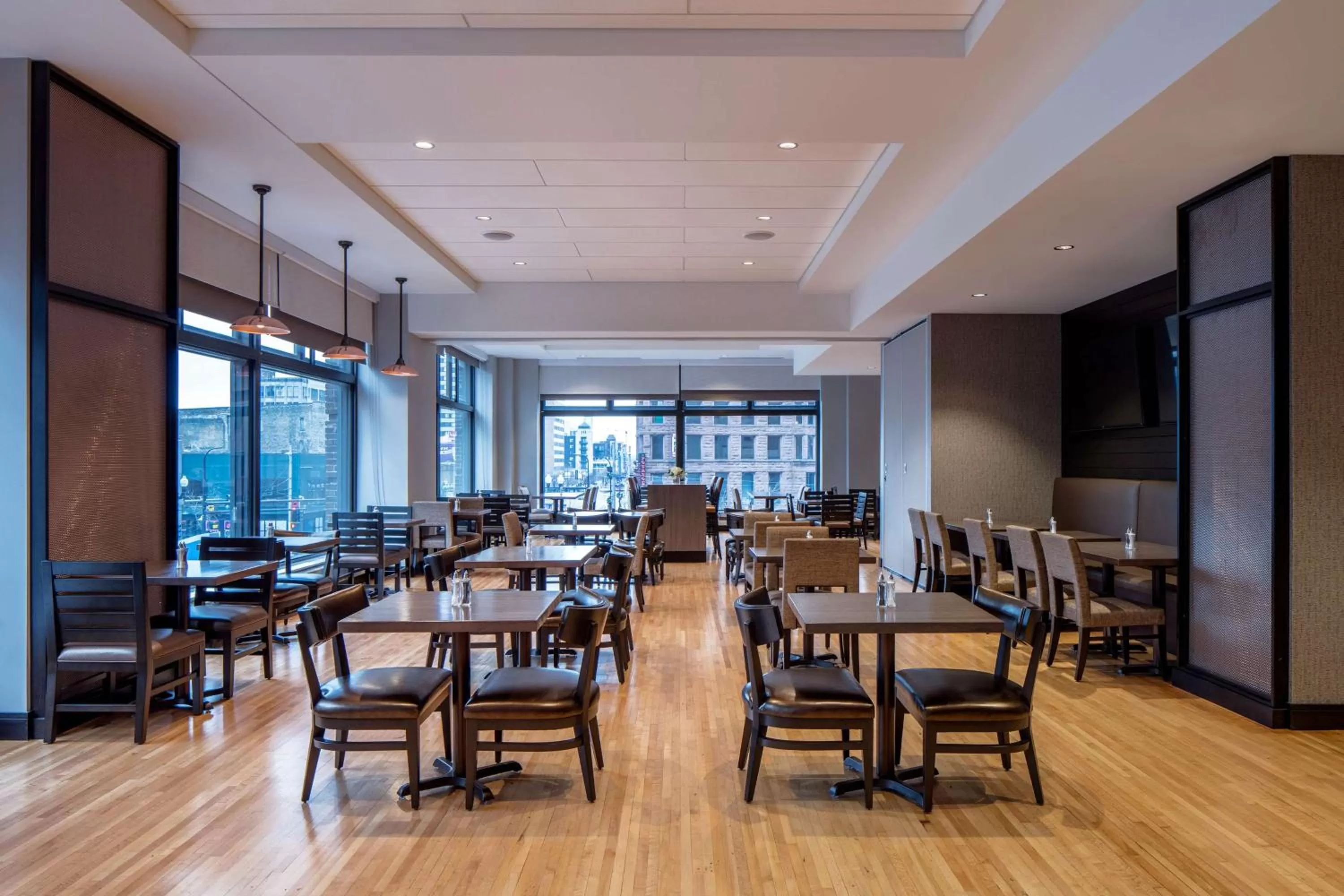 Restaurant/places to eat in Embassy Suites By Hilton Minneapolis Downtown Hotel