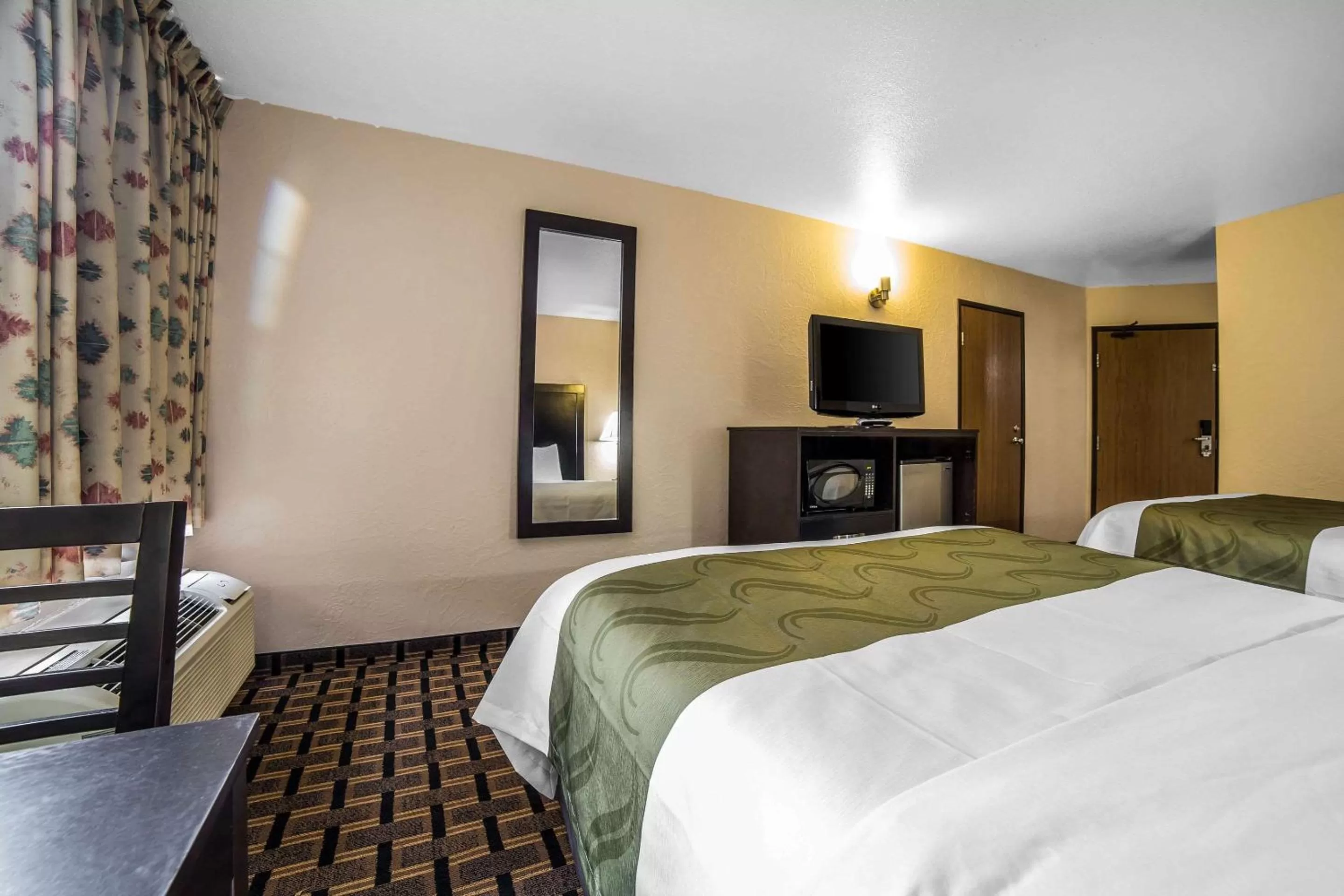 Photo of the whole room, Bed in Quality Inn Zion Park Area