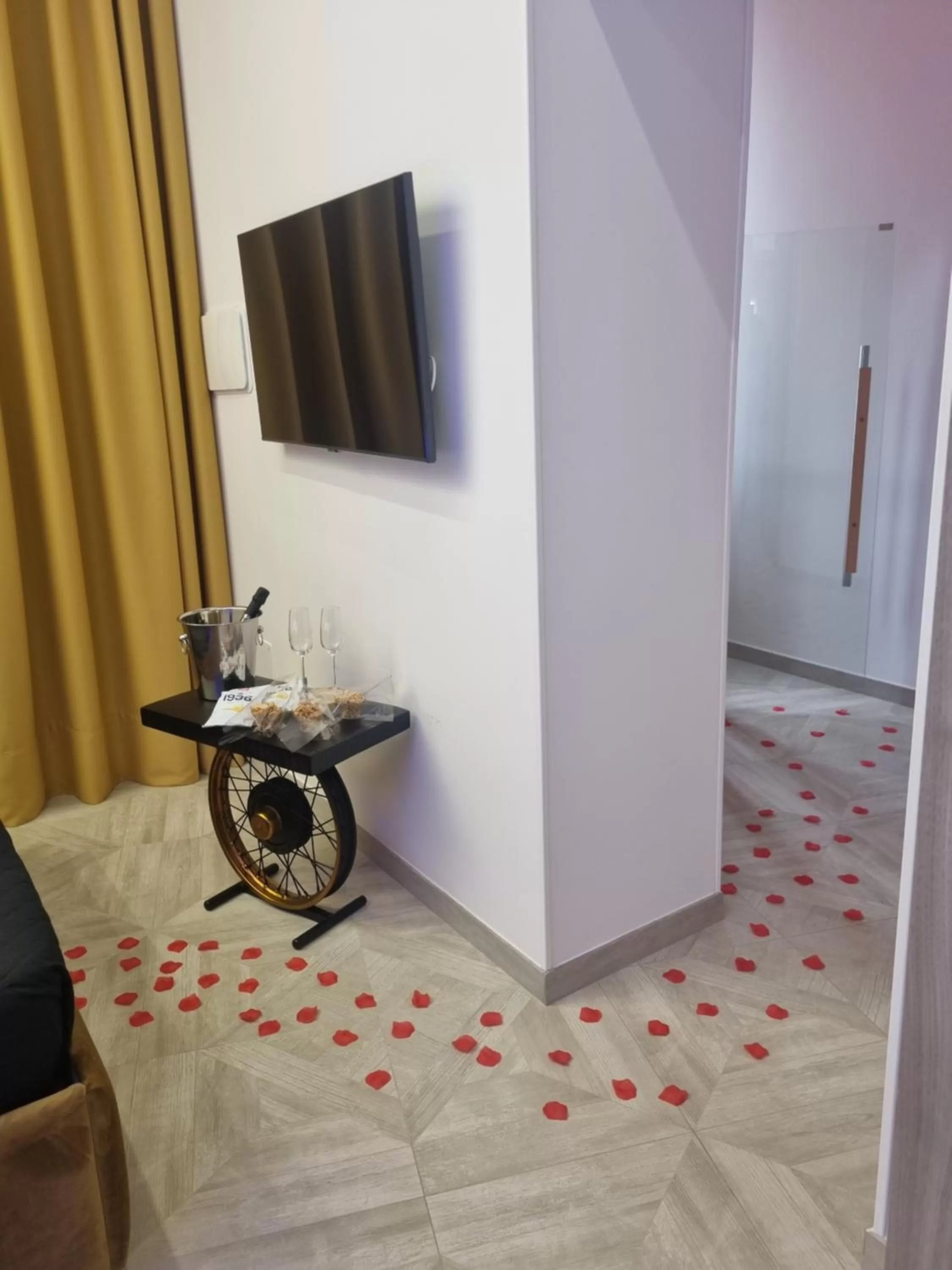 Twin Towers Naples Luxury