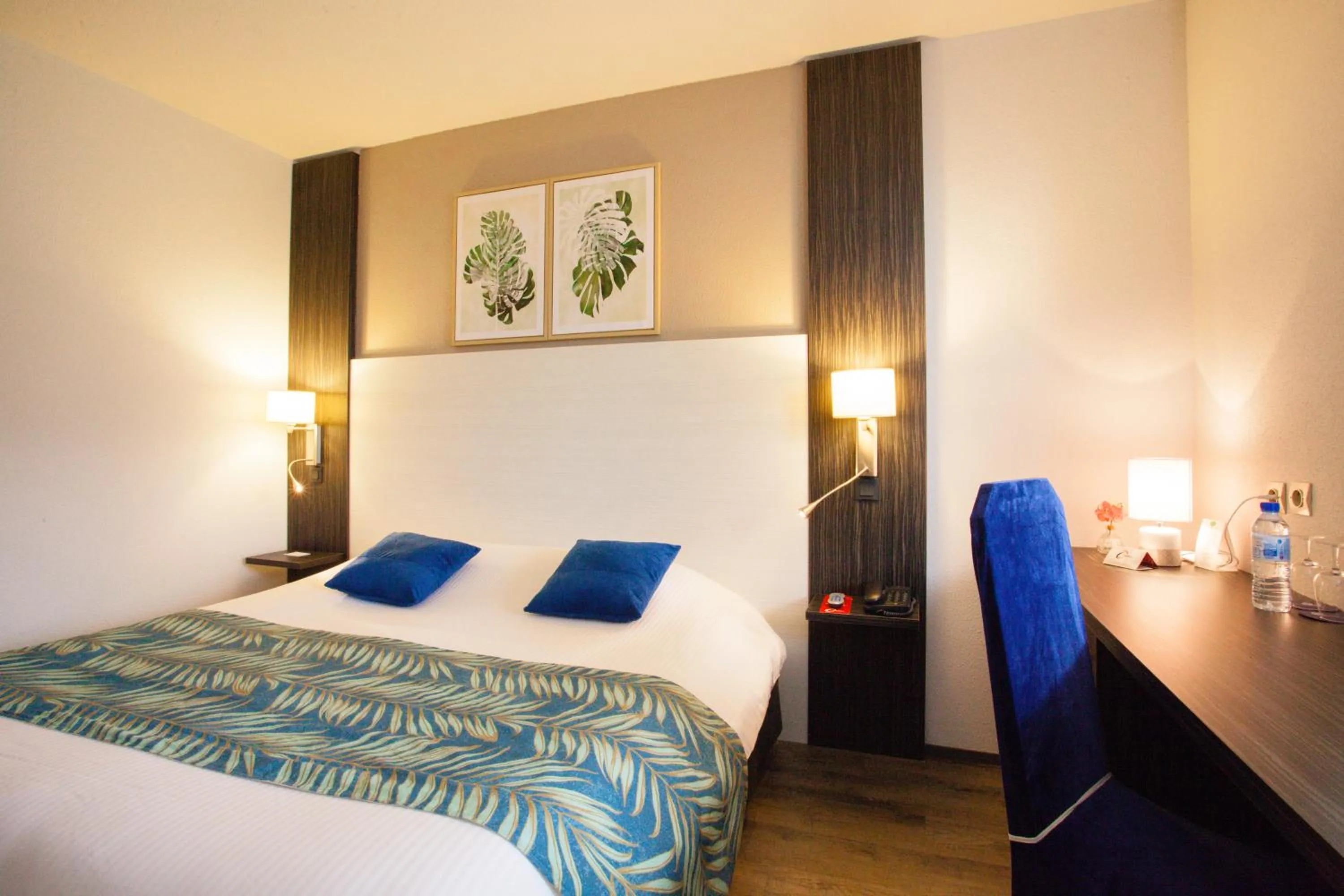 Bed in The Originals Boutique, Hôtel Le Pillebois, Bourg-en-Bresse Nord