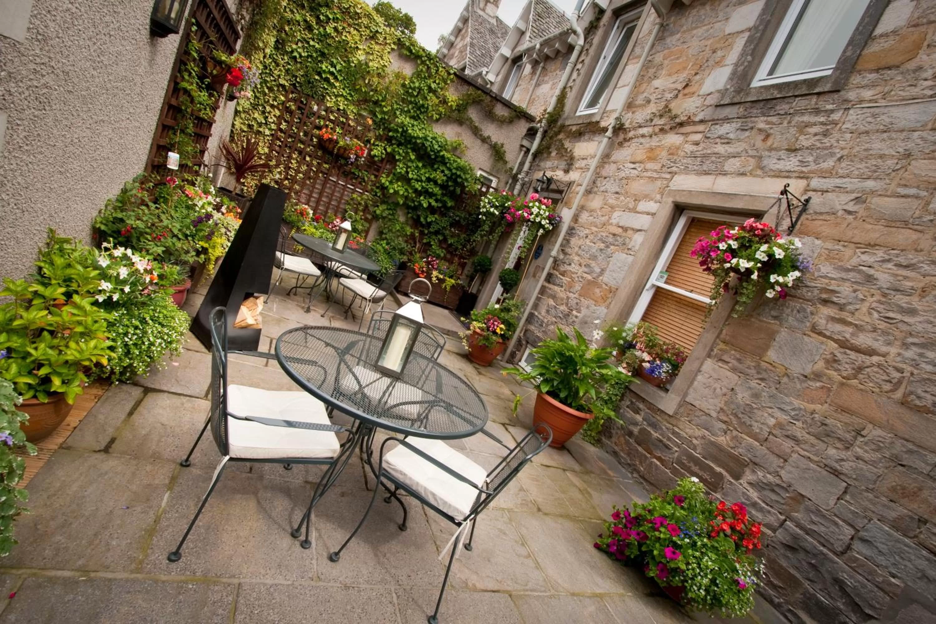 Facade/entrance, Patio/Outdoor Area in Rosehill Guest House