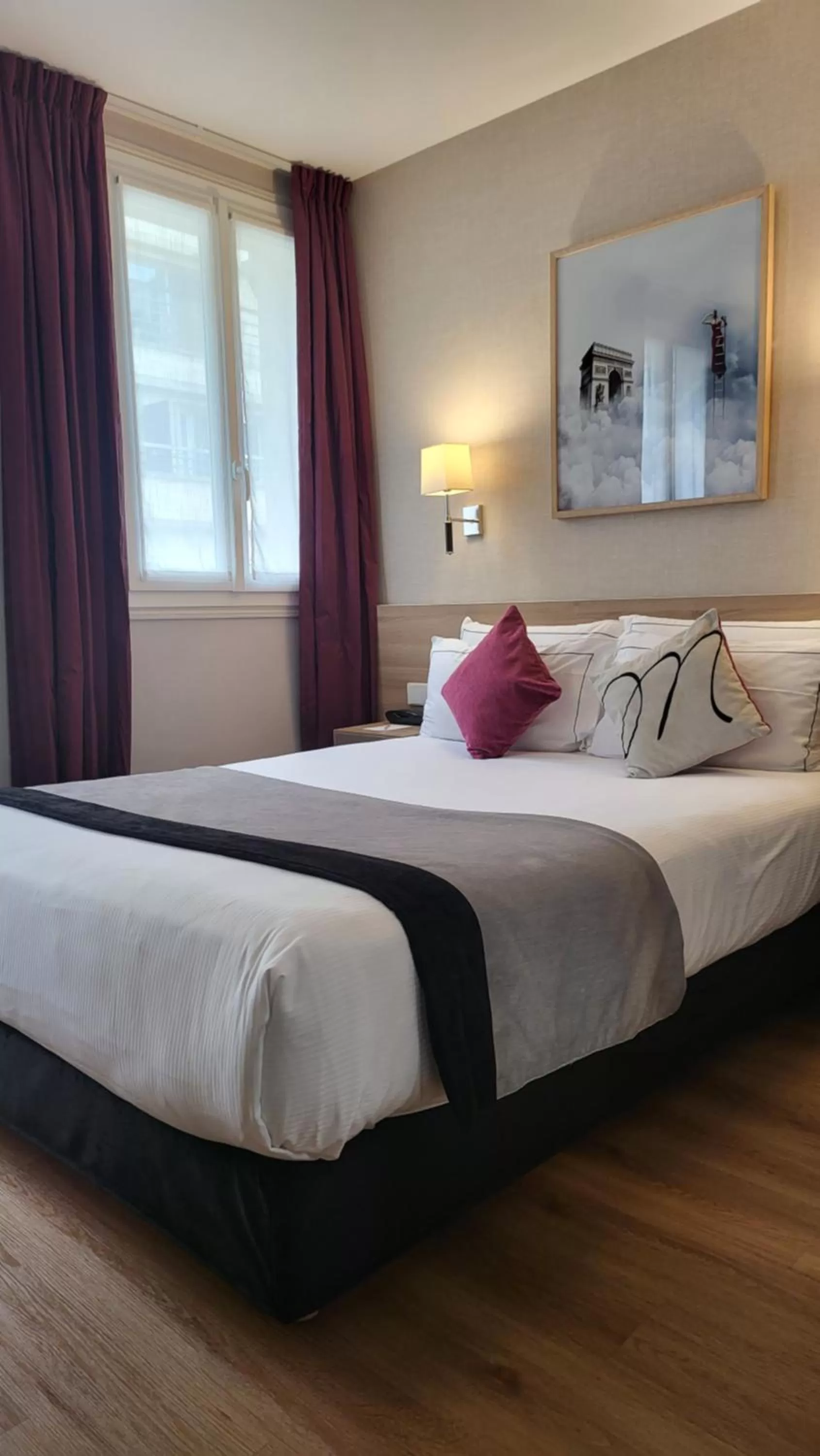 Bed in Magda Champs Elysées