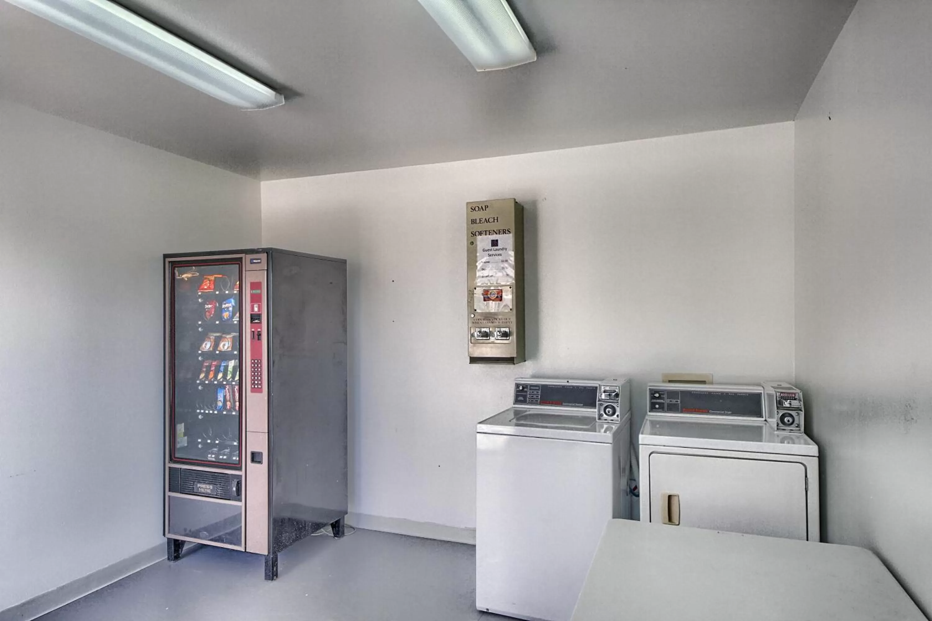 Food and drinks in Motel 6-Kerrville, TX