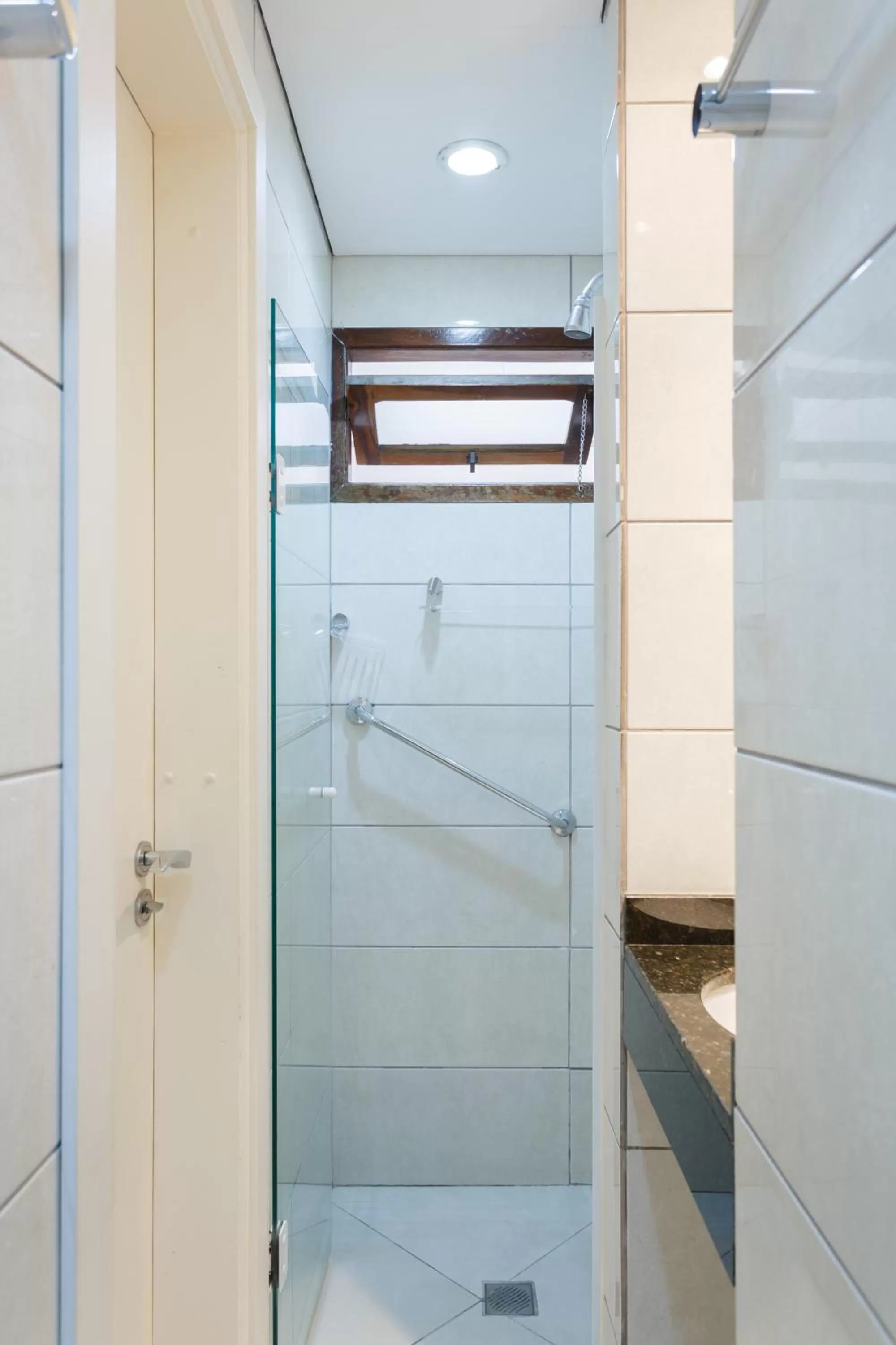 Bathroom in Hotel Sol By MRHotelaria