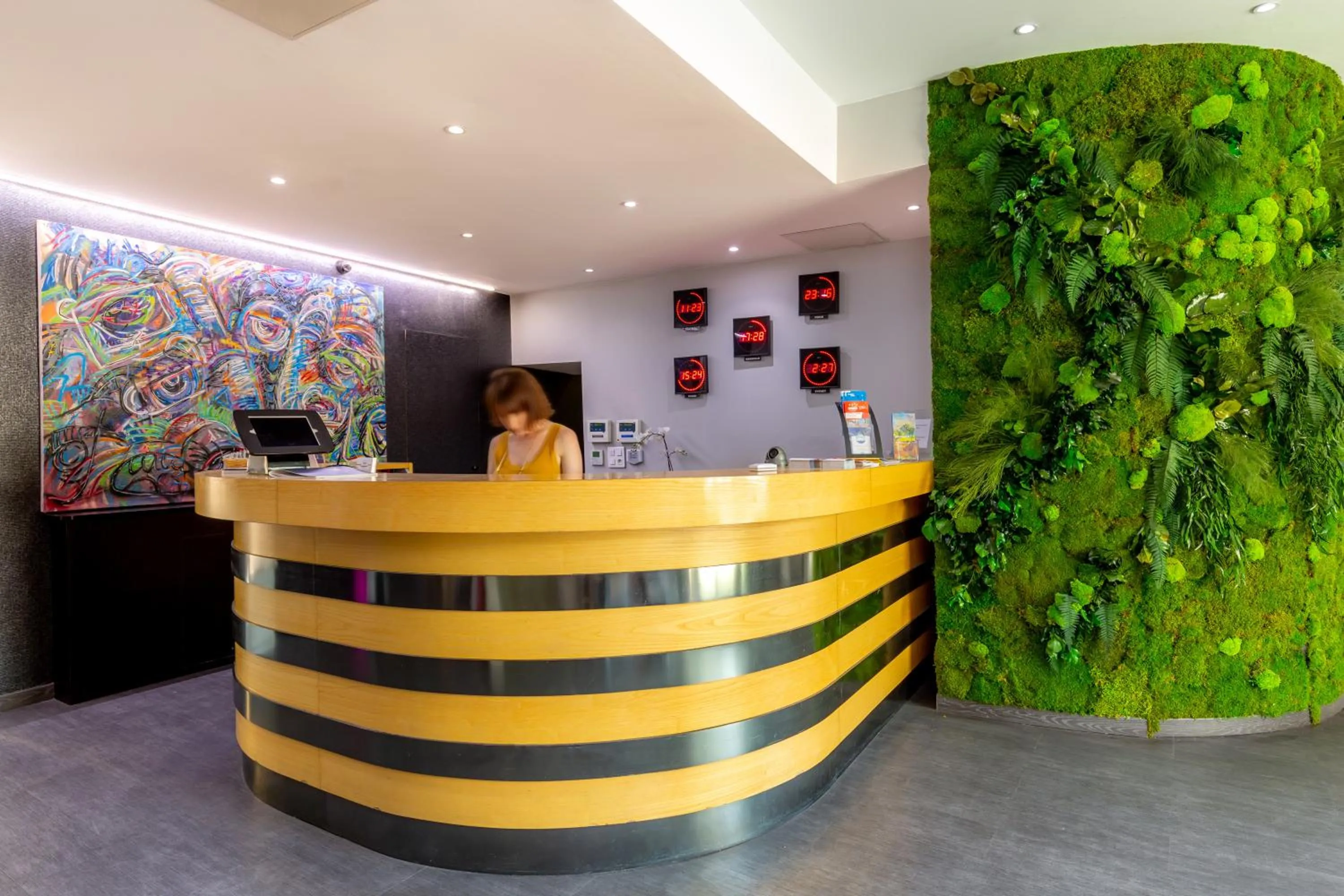 Staff in Hotel Terminus Saint-Charles