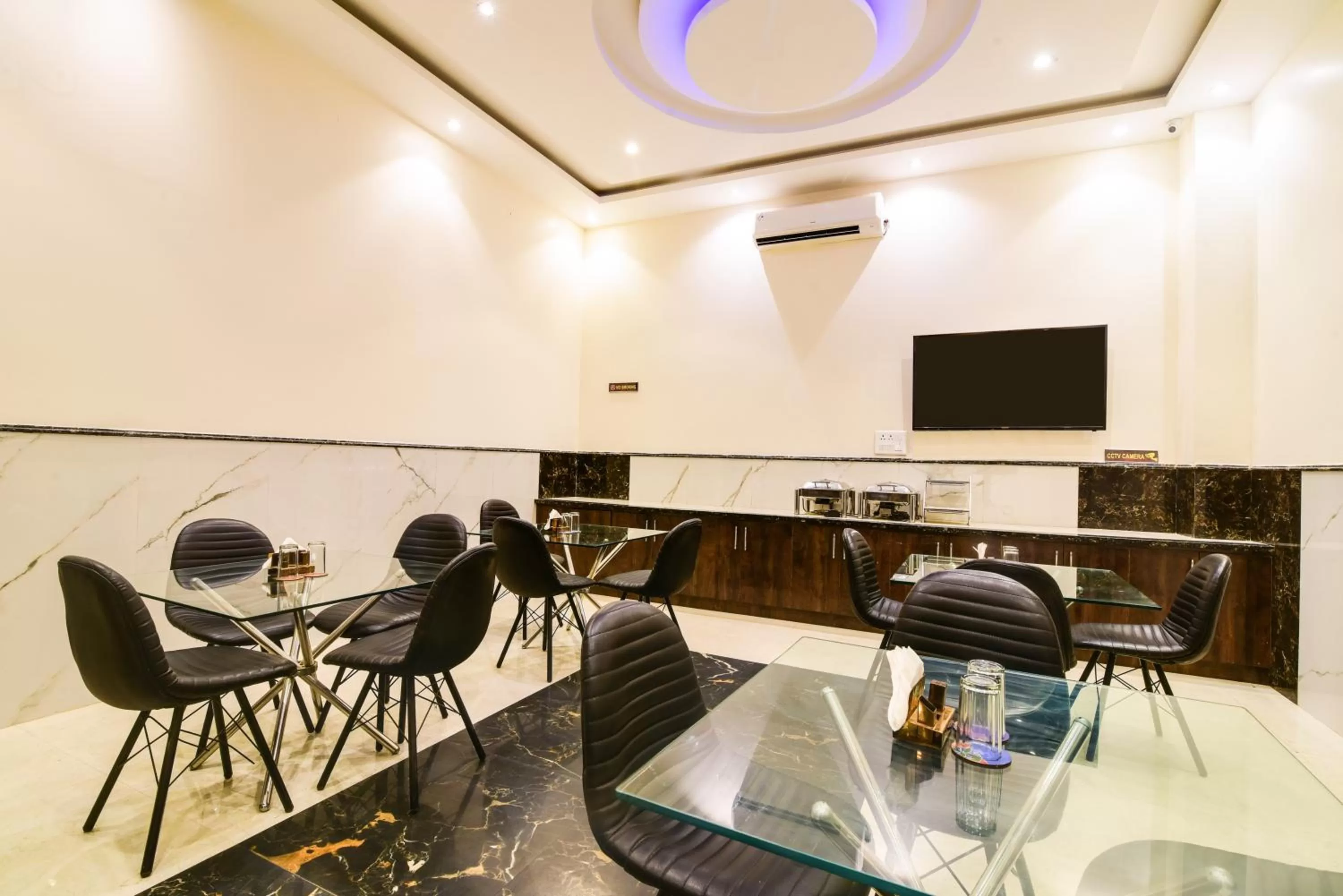 Restaurant/places to eat in Olivia Hotels At Delhi Airport