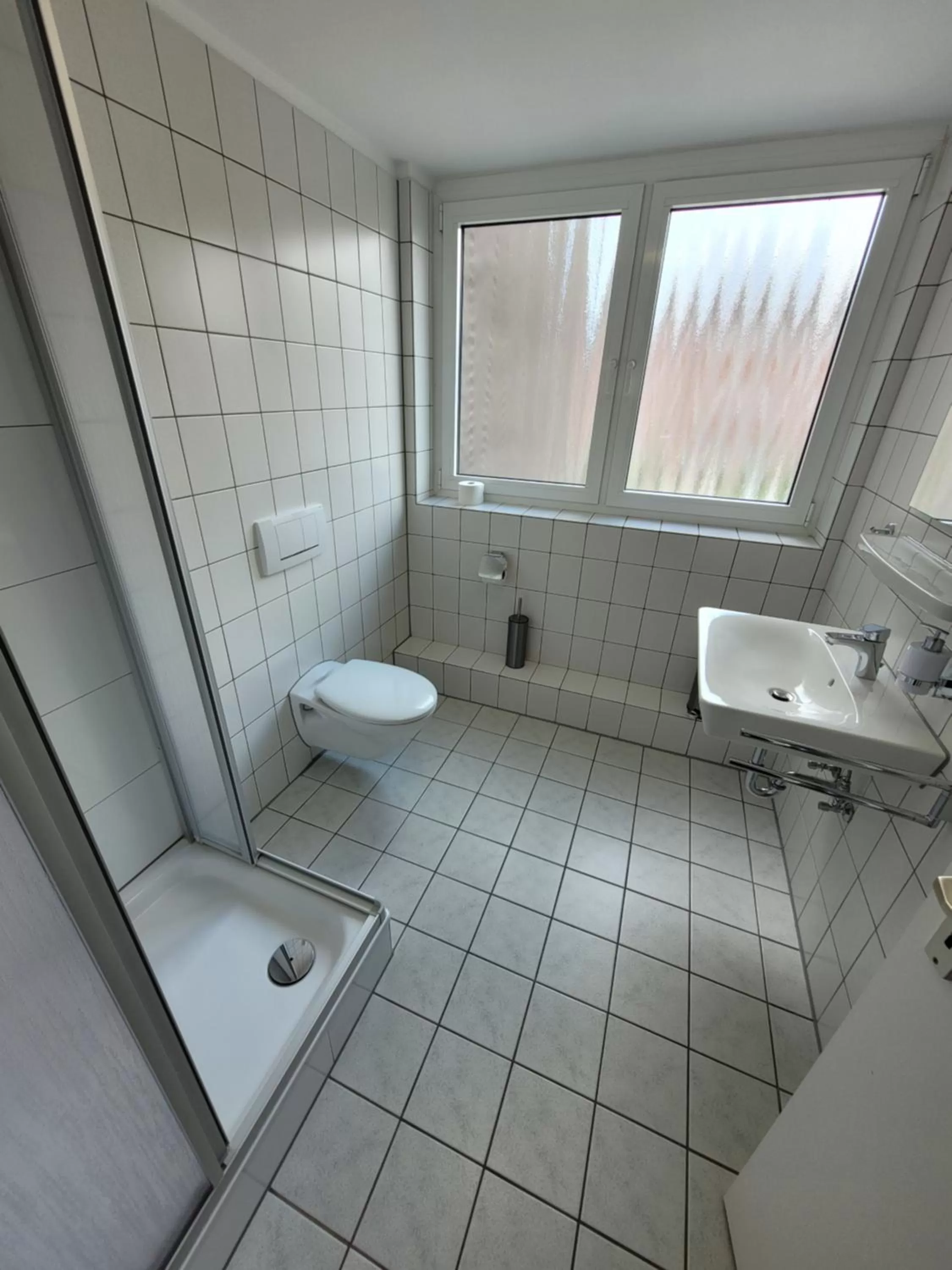 Shower in Guesthouse WI rooms