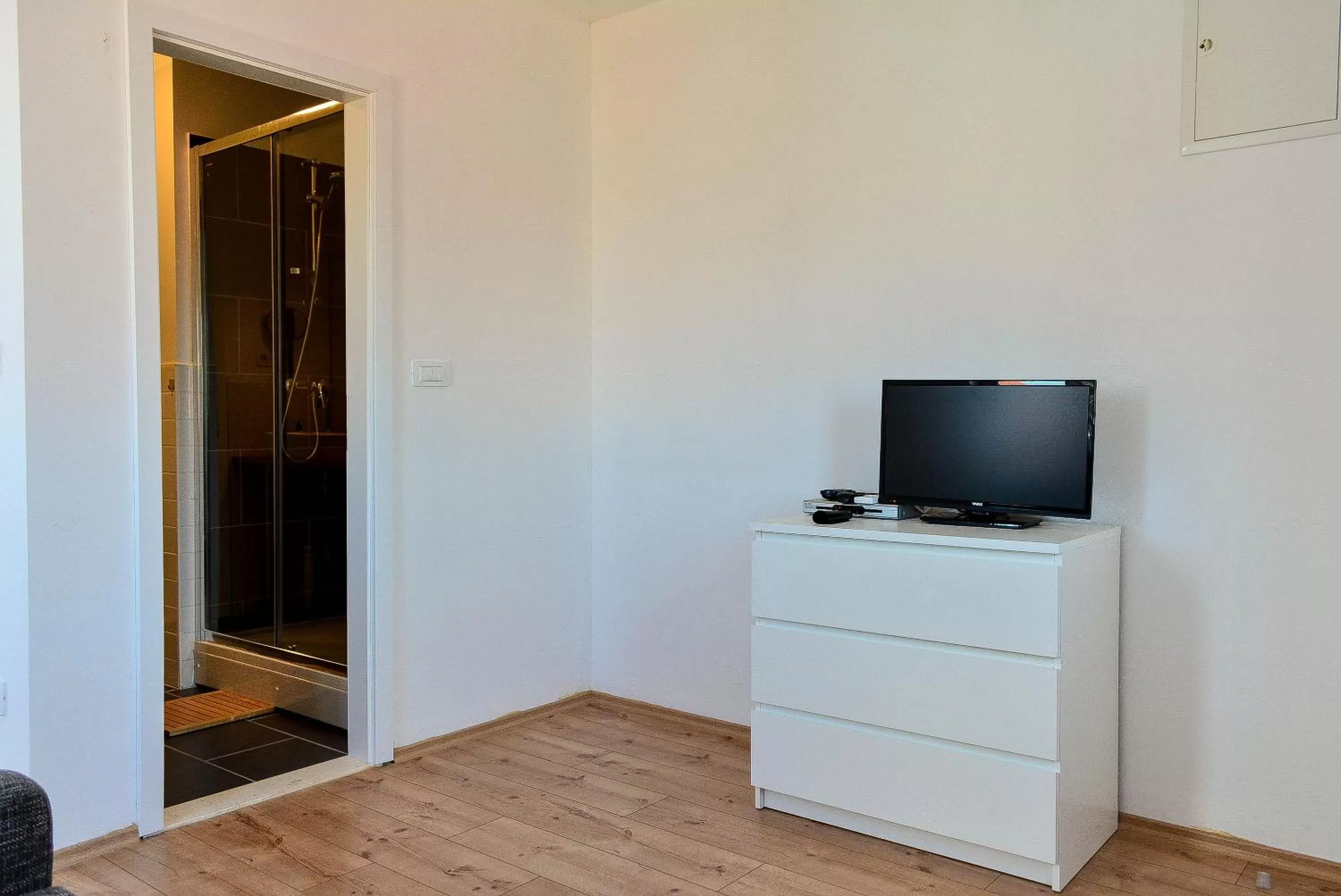 Photo of the whole room, TV/Entertainment Center in Golden B&B