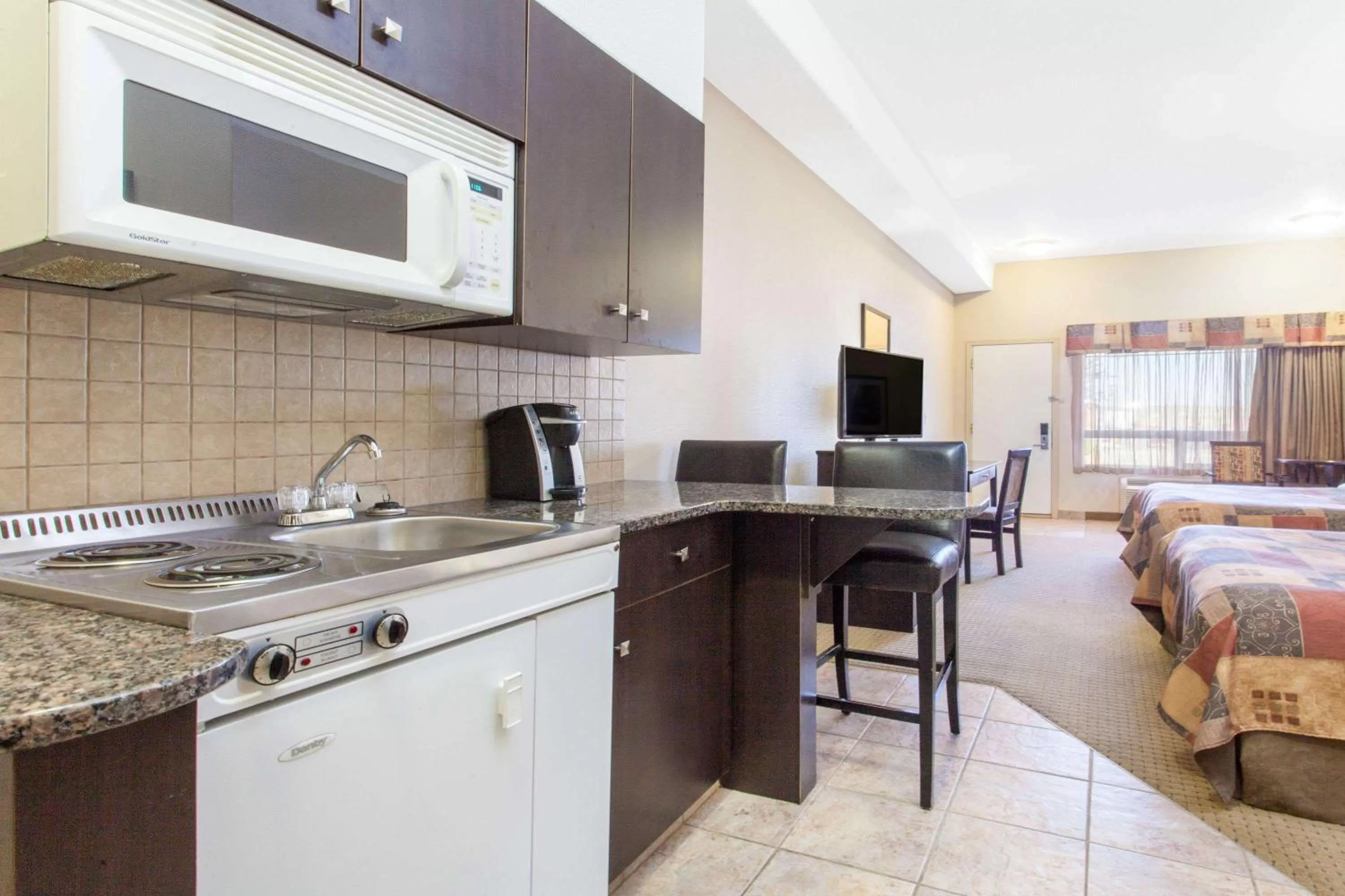 Kitchen or kitchenette in Ramada by Wyndham Pincher Creek