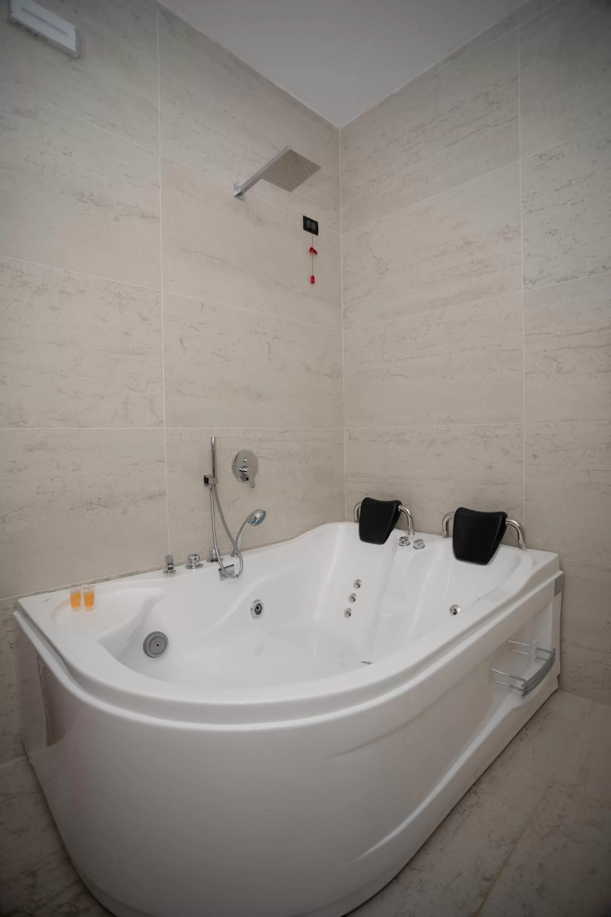 Hot Tub, Bathroom in OLD HOUSE