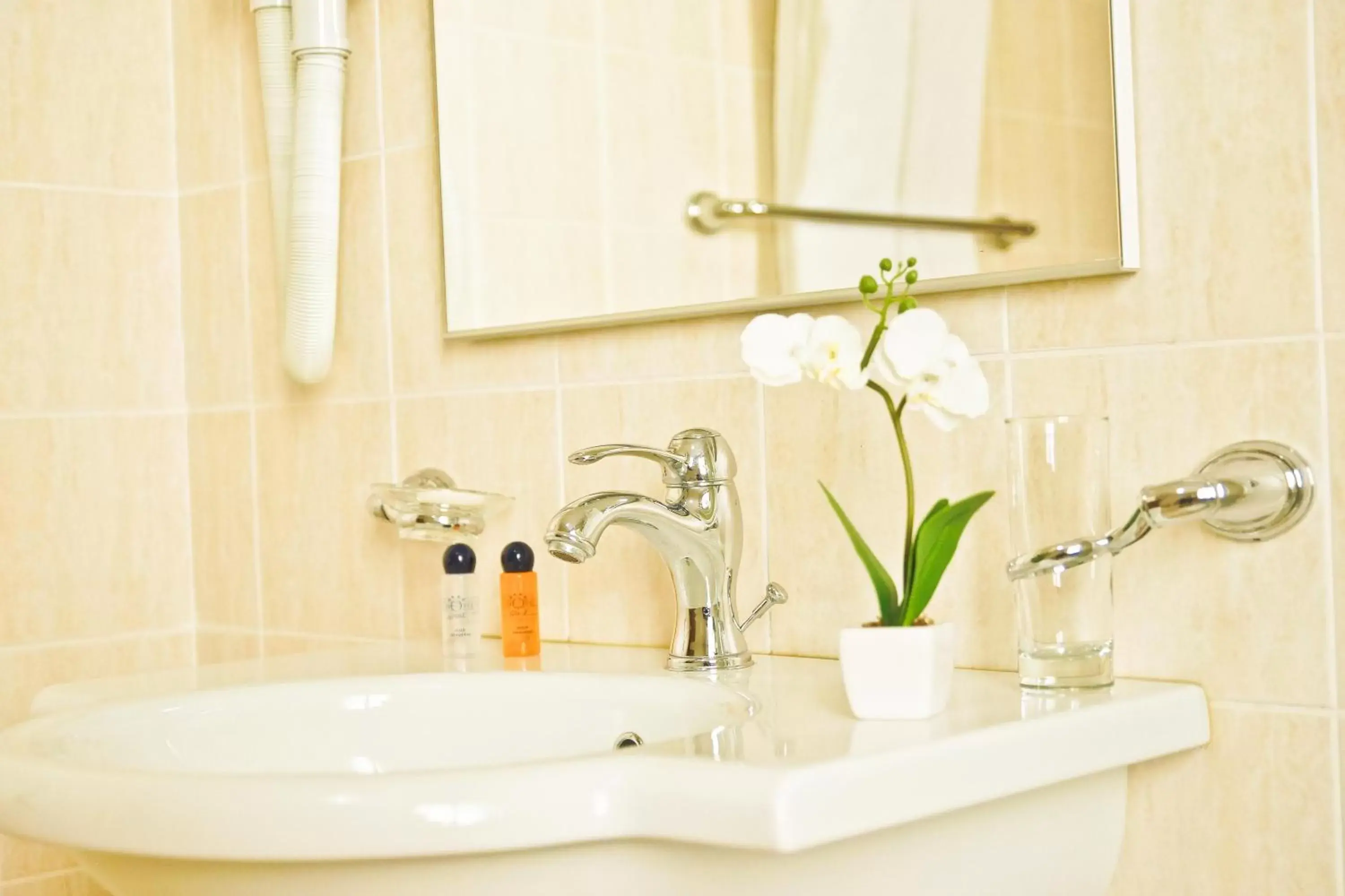 Double Room with Balcony - single occupancy in Grand Hotel & Spa Tirana Double Room with Balcony - single occupancy in Grand Hotel & Spa Tirana