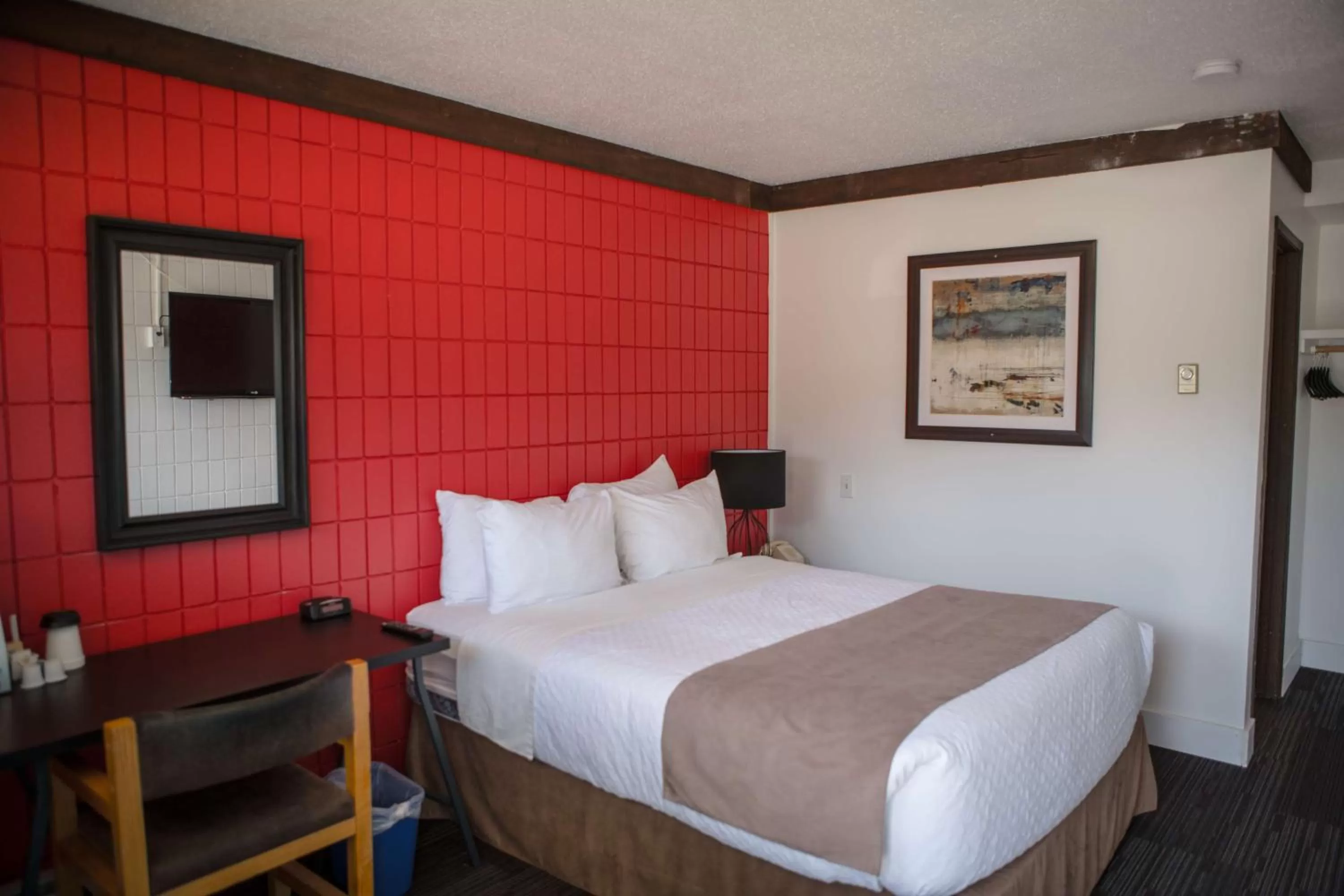 Photo of the whole room, Bed in Stoke Hotel SureStay Collection by Best Western