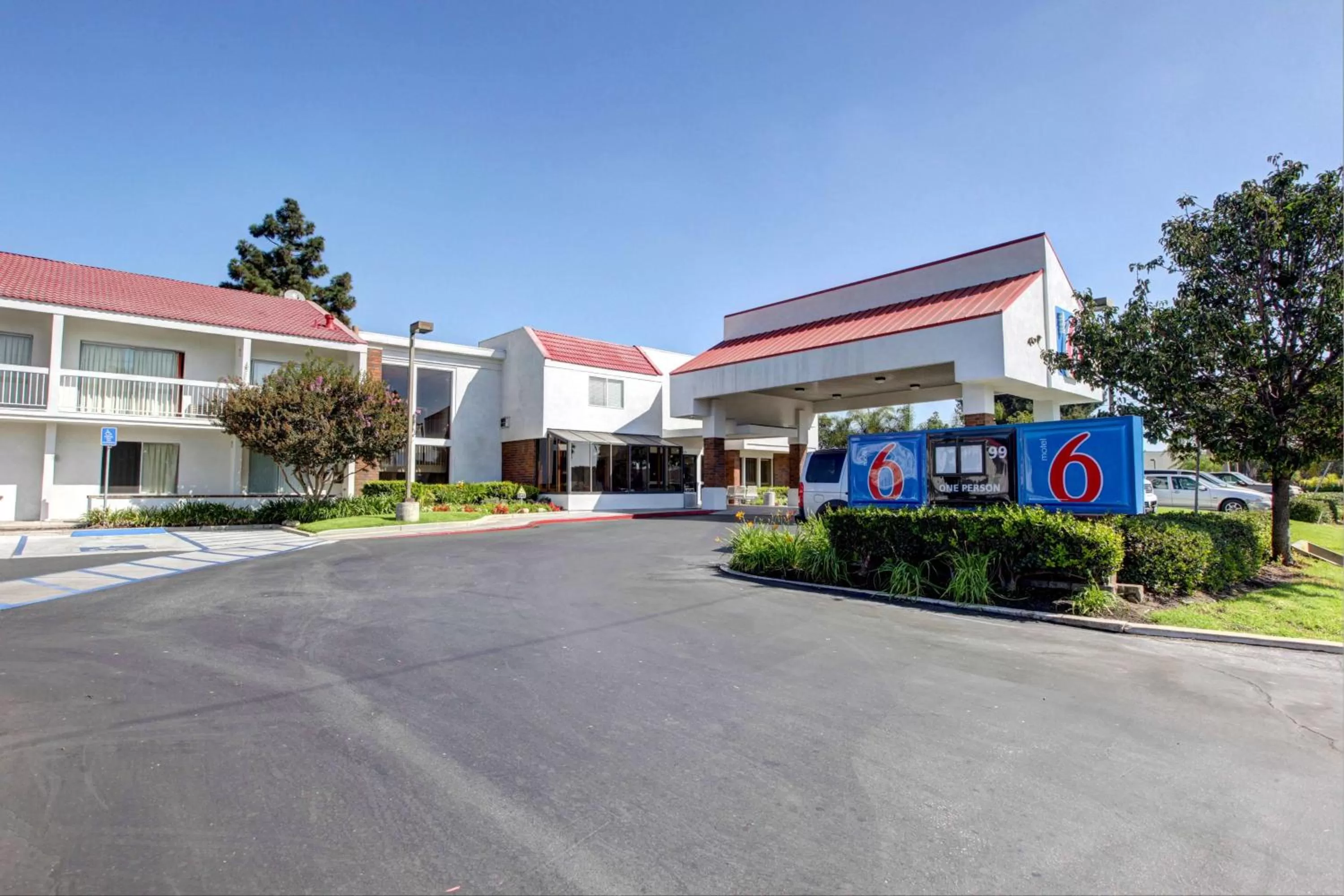 Property building in Motel 6-Santa Ana, CA - Irvine - Orange County Airport