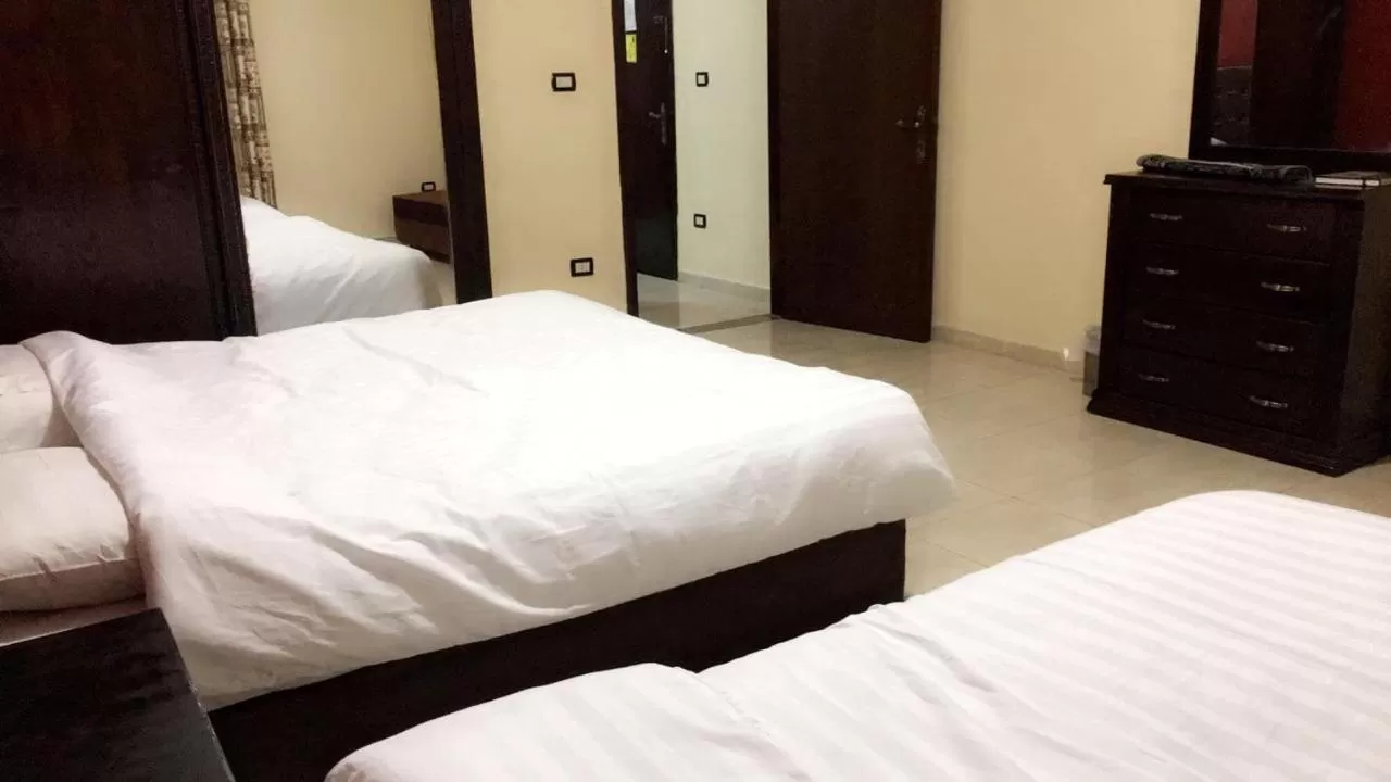 Photo of the whole room, Bed in Al Tawheed Hotel Apartments