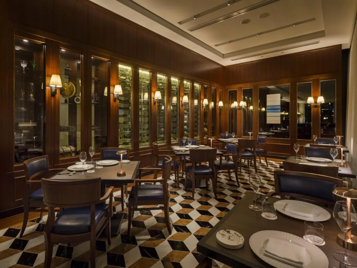 Restaurant/places to eat in Hilton Yokohama