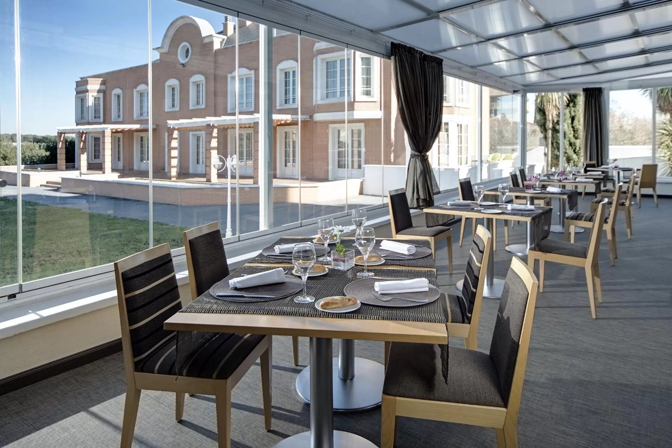 Restaurant/places to eat in Exe Zarzuela Park