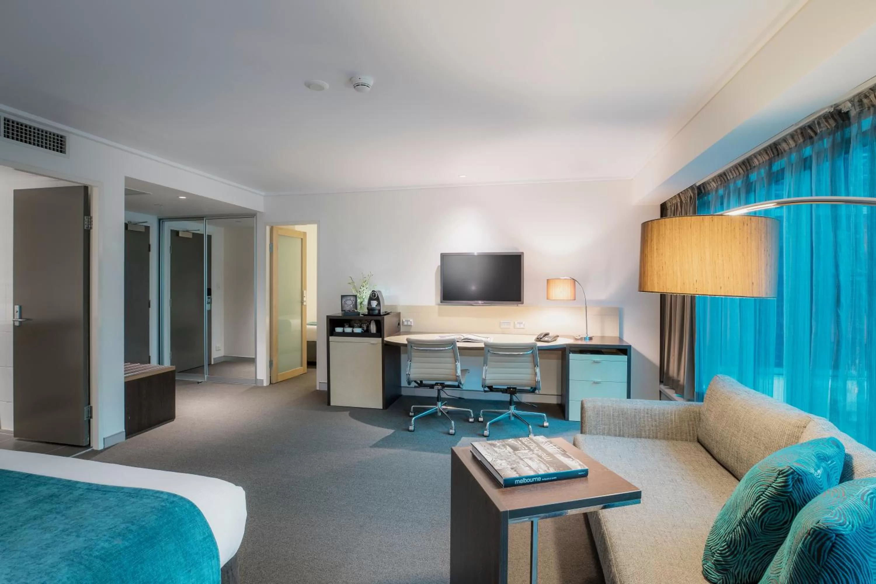 TV and multimedia in Novotel Melbourne On Collins