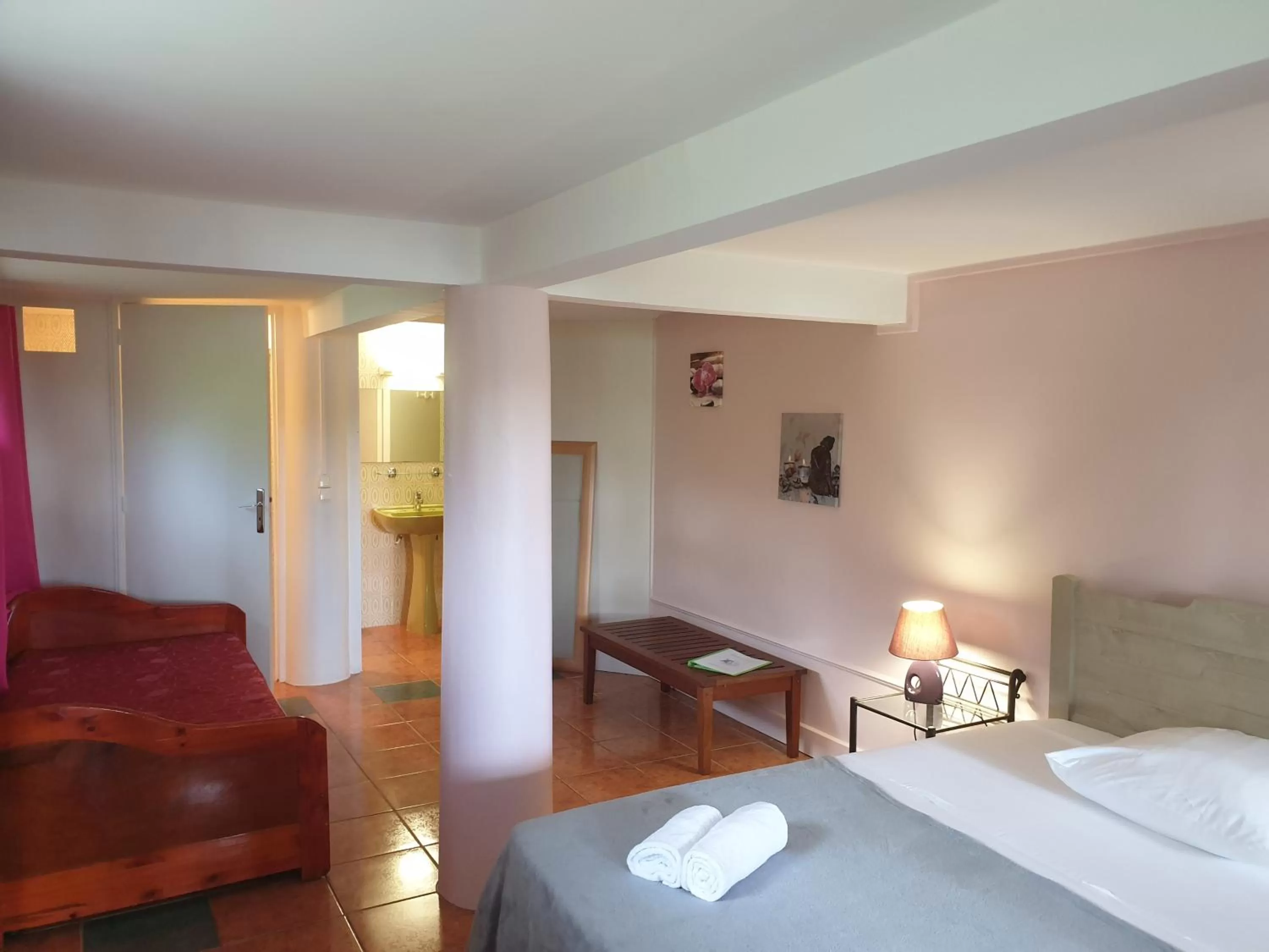 Photo of the whole room, Bed in Les Gîtes de la Lézarde