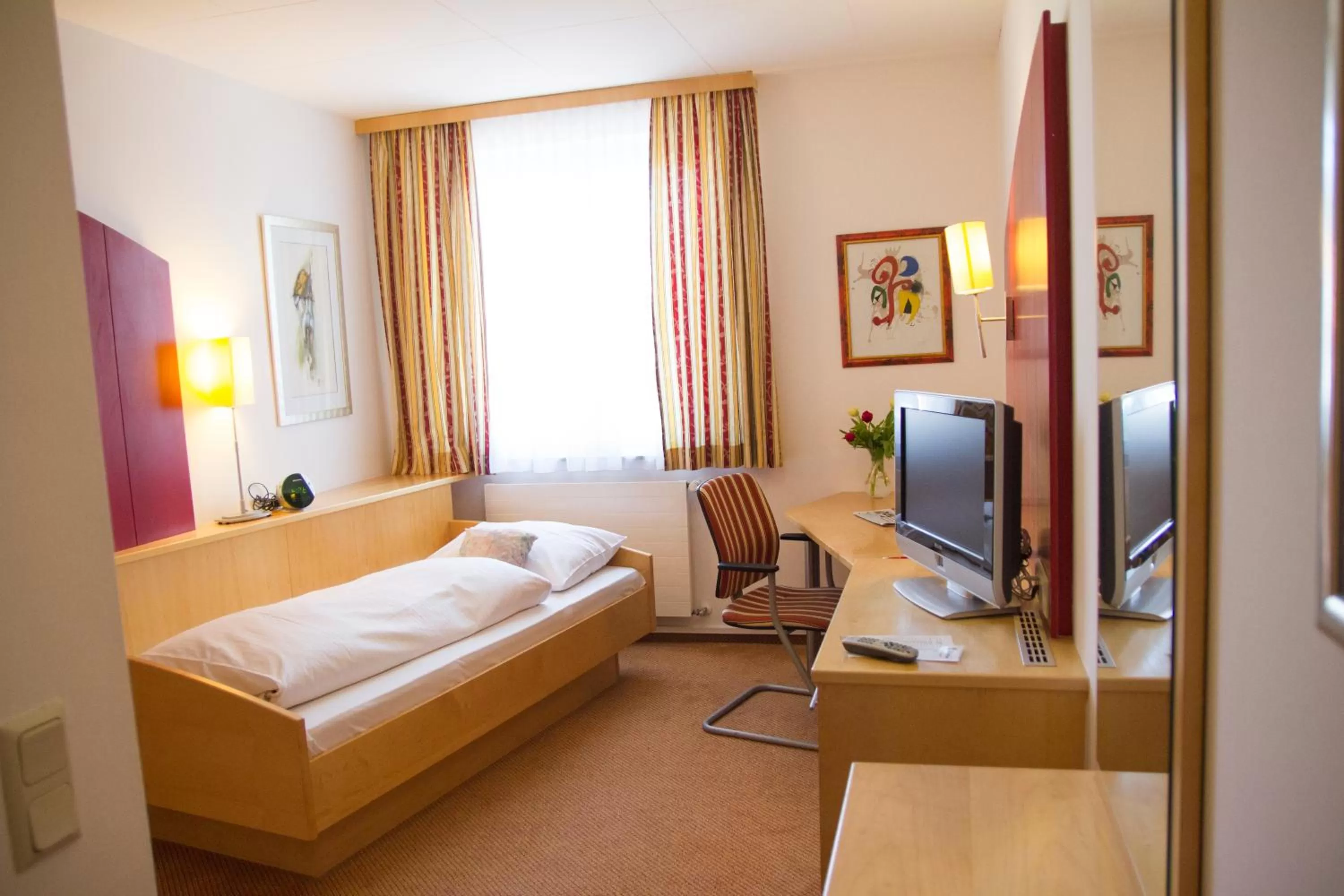 Photo of the whole room, Bed in Gastwirtschaft & Hotel Holzinger