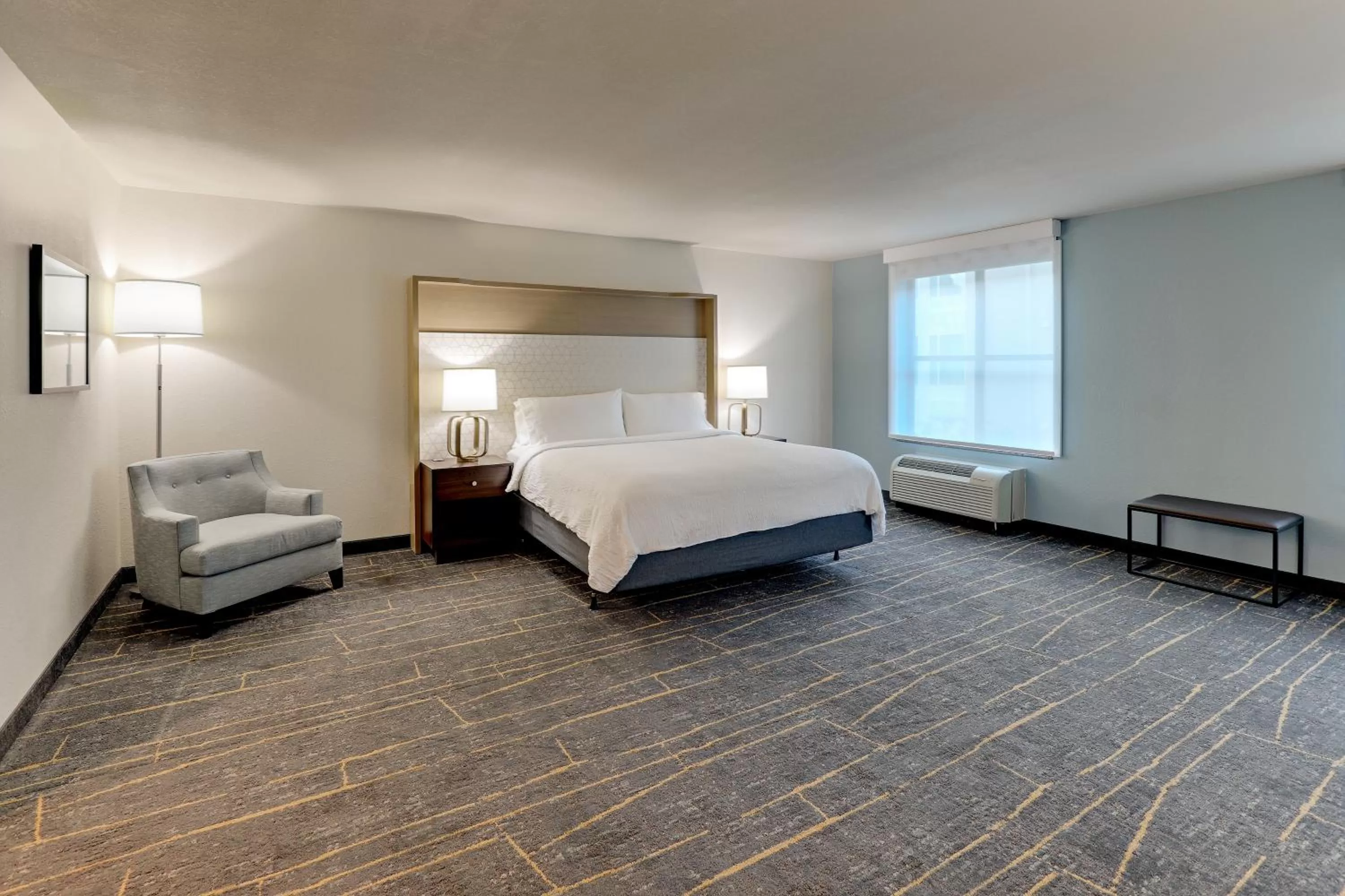 Bed in Holiday Inn Mobile Airport by IHG