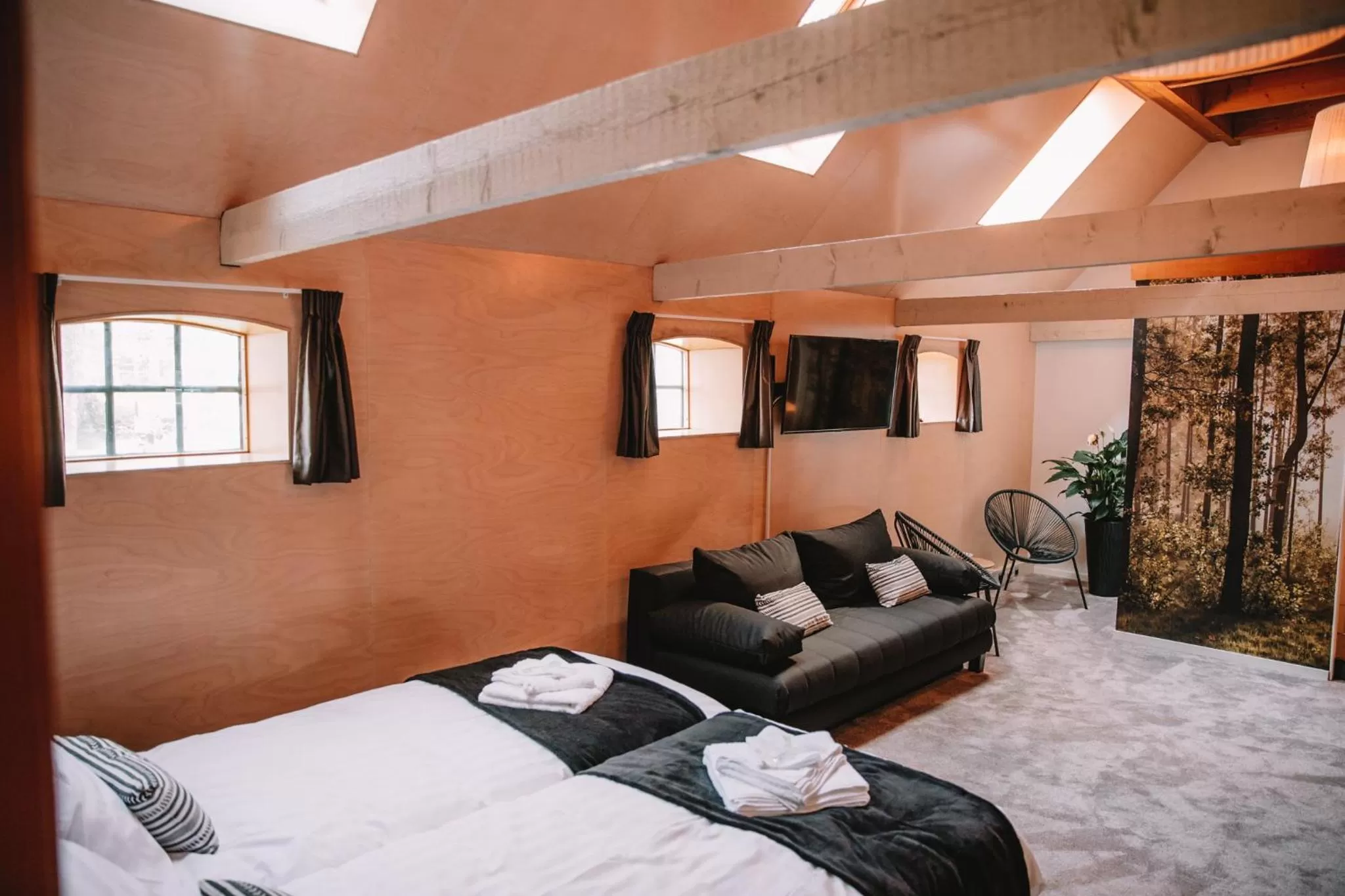 Seating area, Bed in Harlingen Staete B&B Boutique hotel