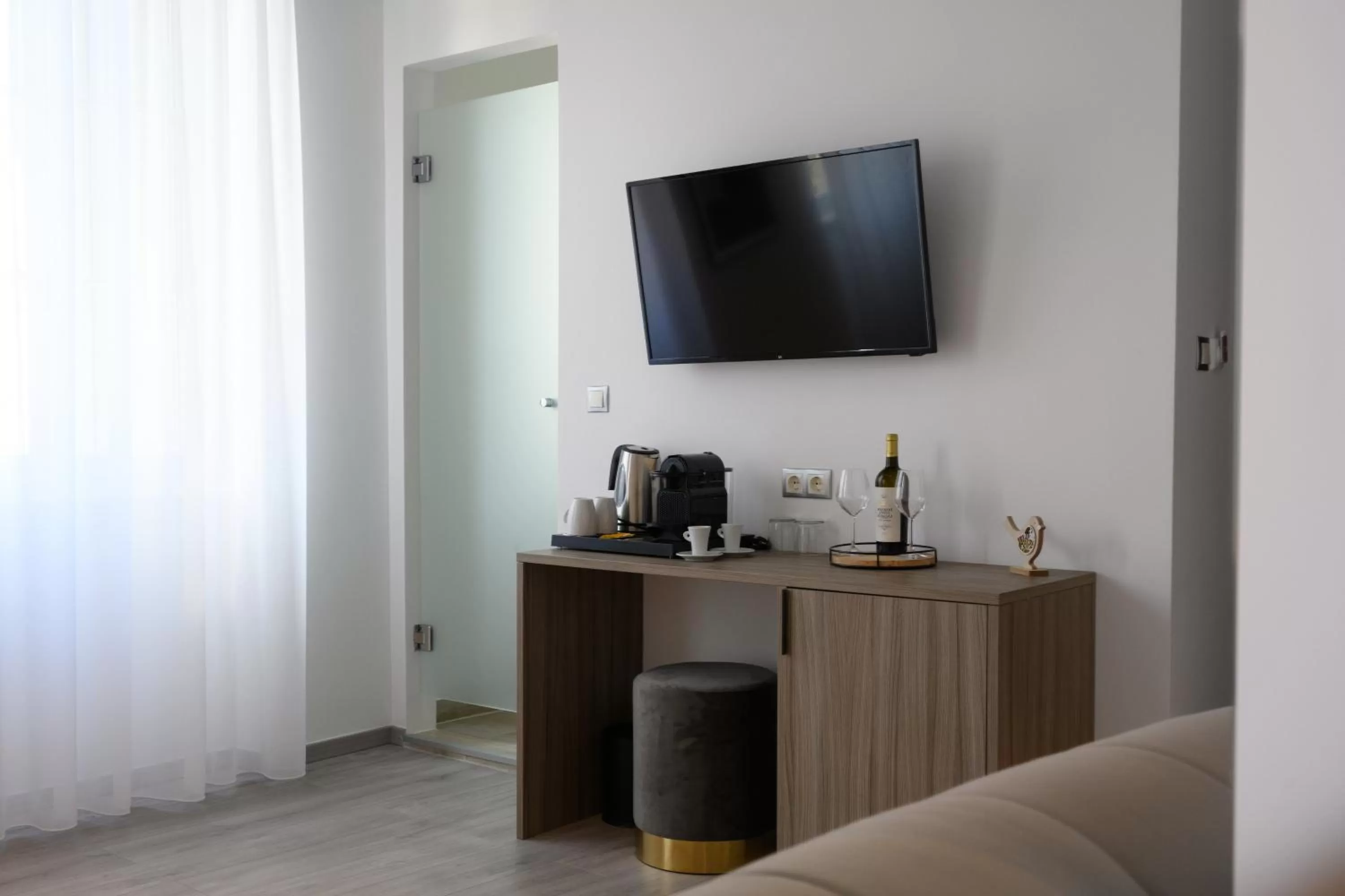 TV and multimedia, TV/Entertainment Center in AMALPHI Corfu City Living