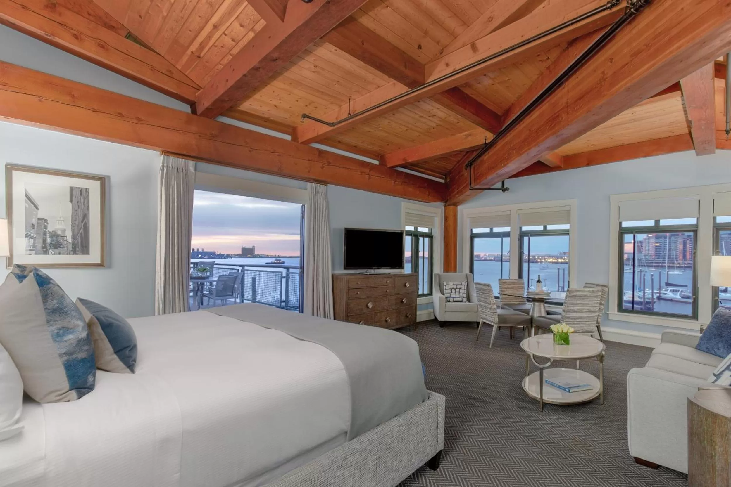 Guests, Bed in Boston Yacht Haven