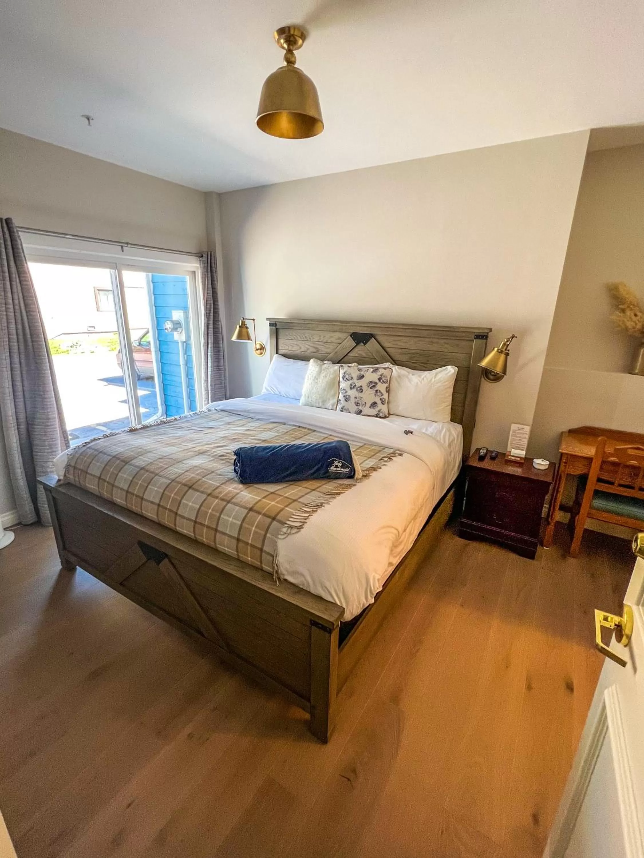 Bedroom, Bed in Lady MacDonald Country Inn