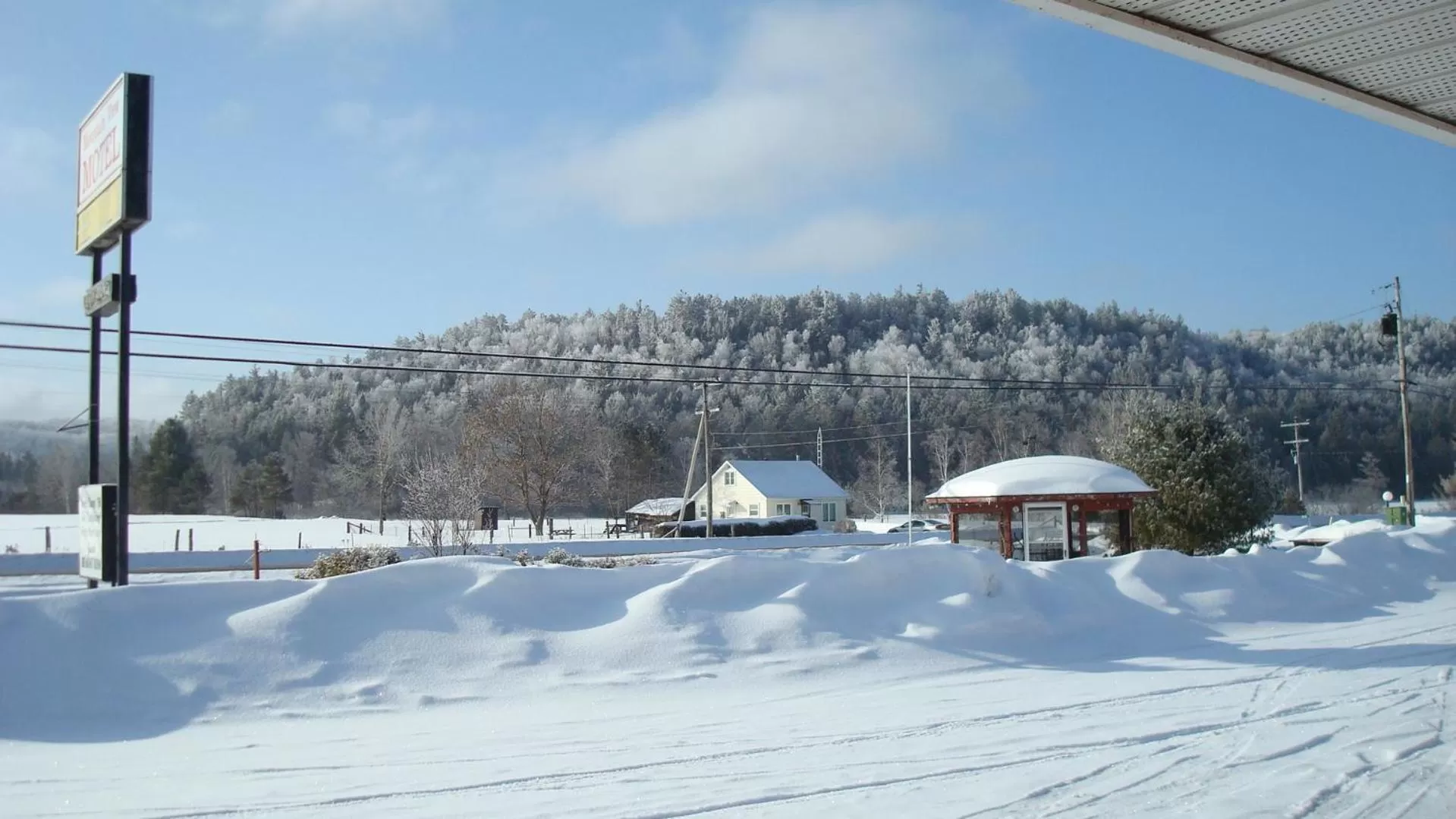 Winter in Mountain View Motel