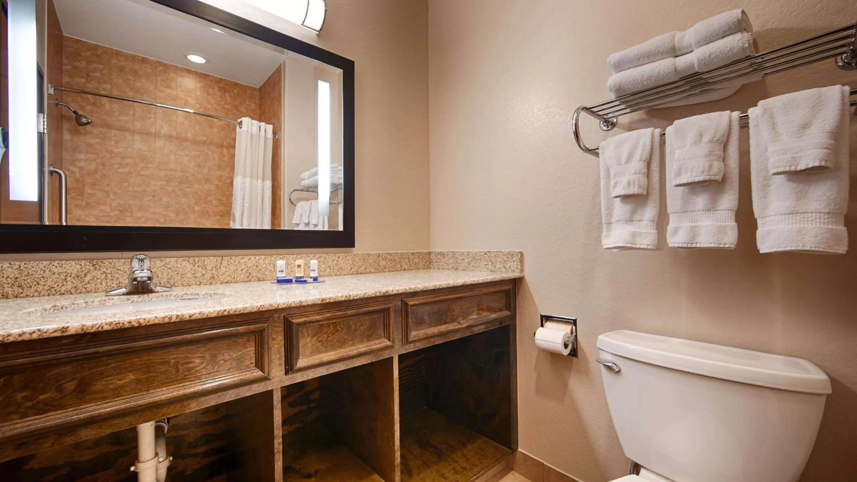 King Suite - Disability Access in Best Western Plus Palo Alto Inn and Suites