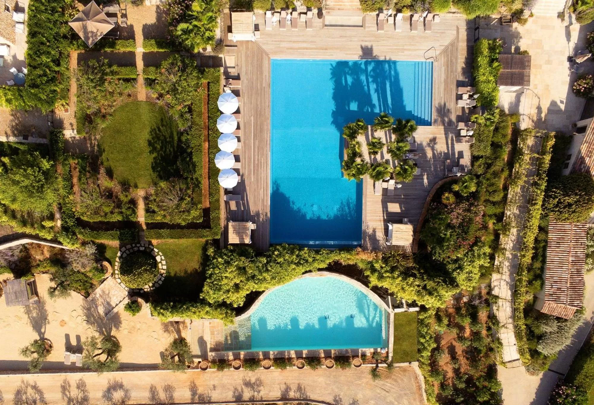 Property building in Château de Berne