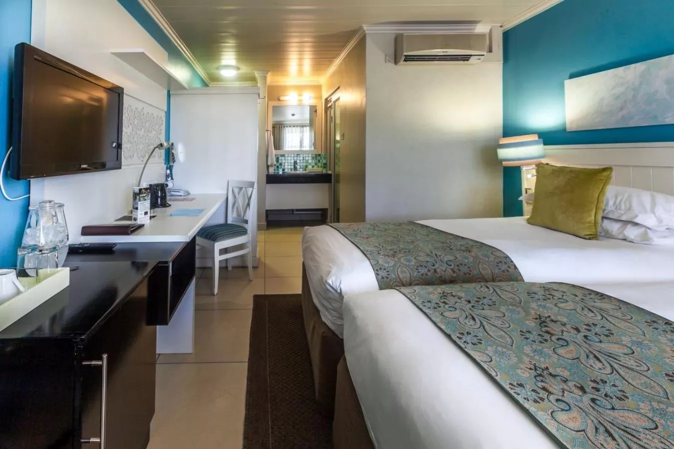 Photo of the whole room, Bed in Peermont Metcourt Hotel