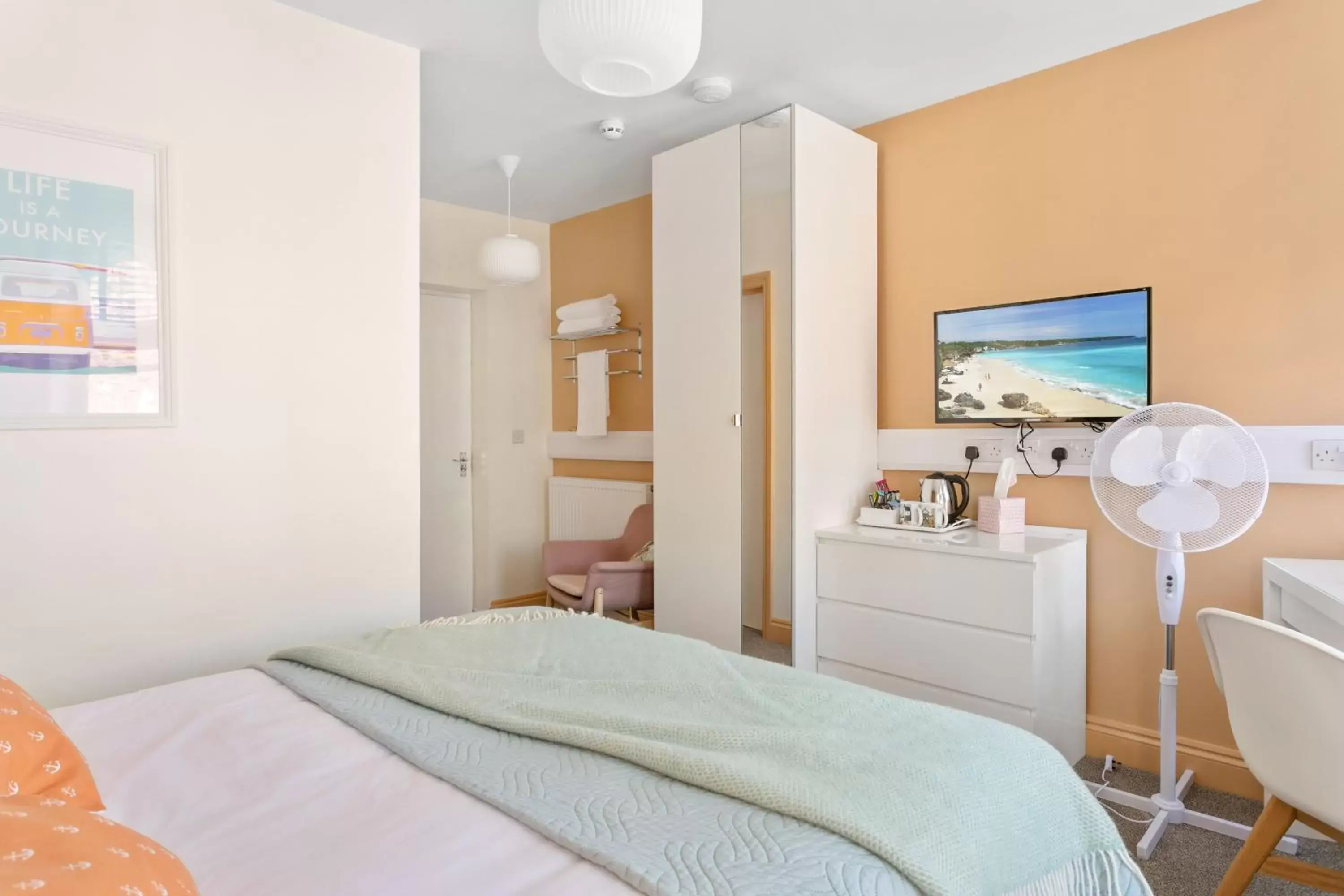 King Room in Park View R & R - Adult Only - Self-Catering - Free Parking - EV Point King Room in Park View R & R - Adult Only - Self-Catering - Free Parking - EV Point