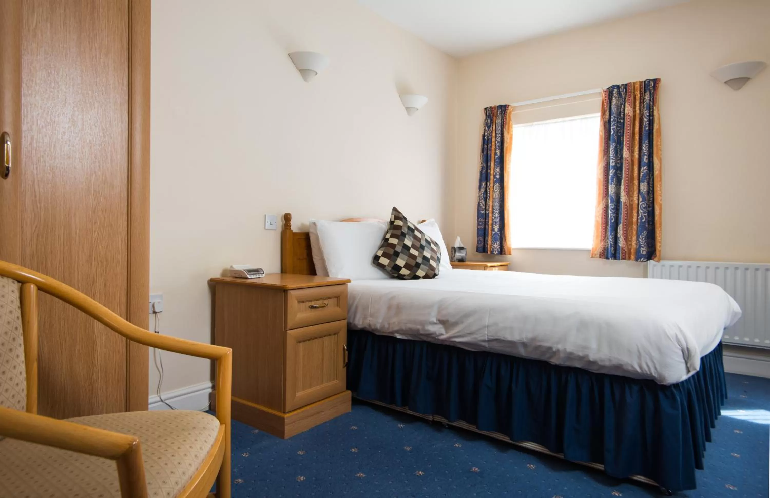 Bed in Mercure Newbury West Grange Hotel