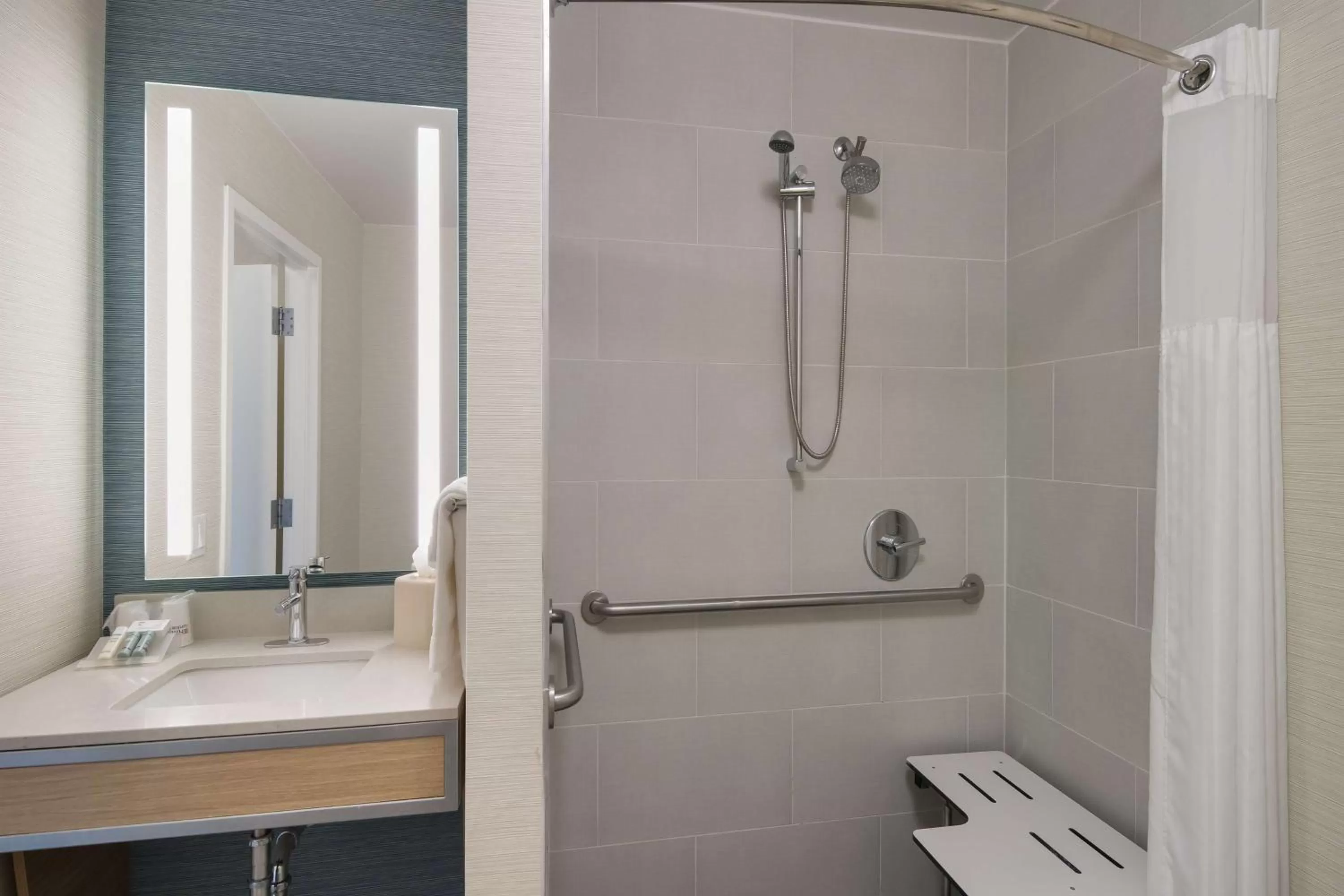 Bathroom in Hilton Garden Inn Madison West/Middleton