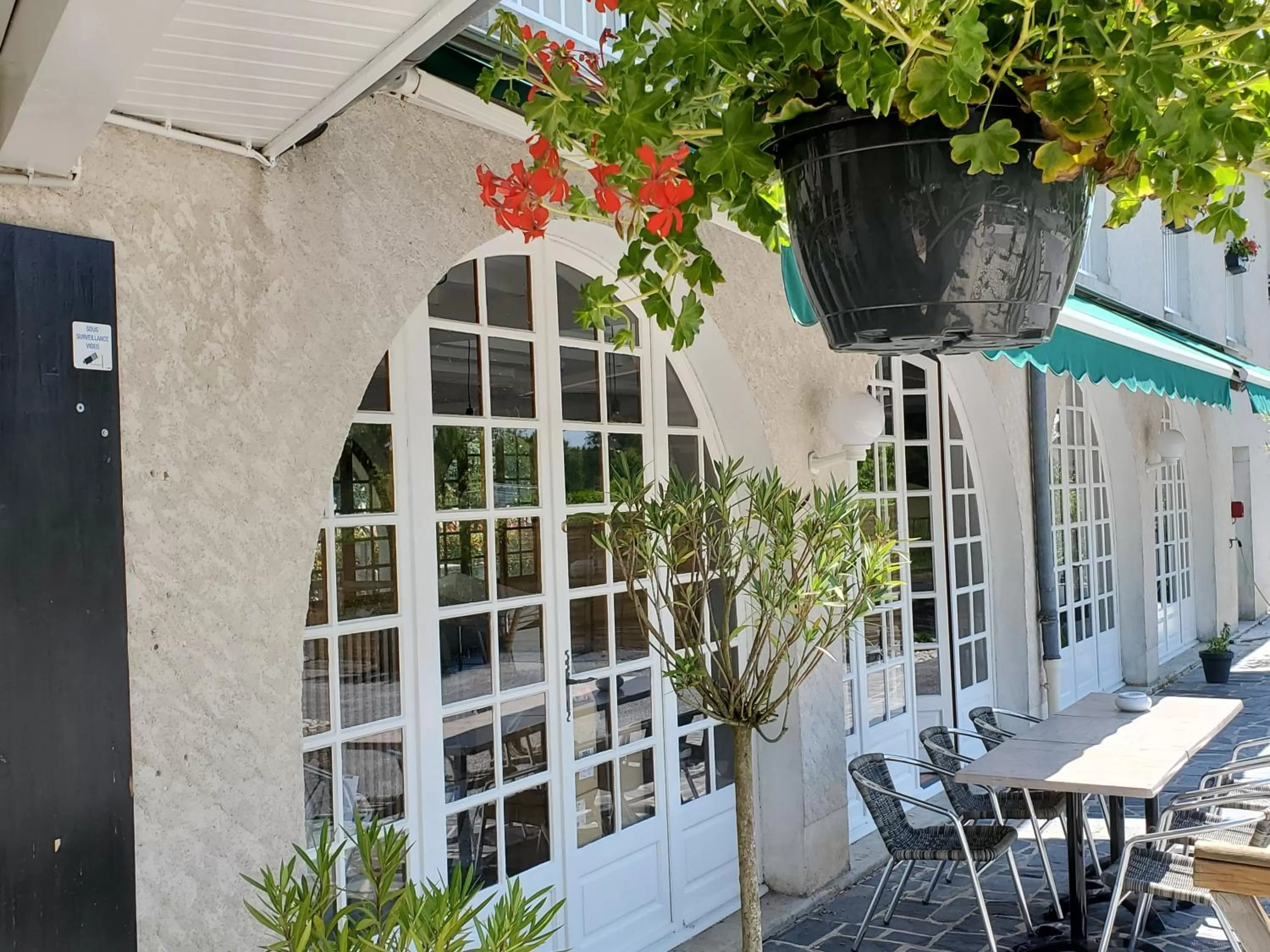 Facade/entrance in L'Auberge