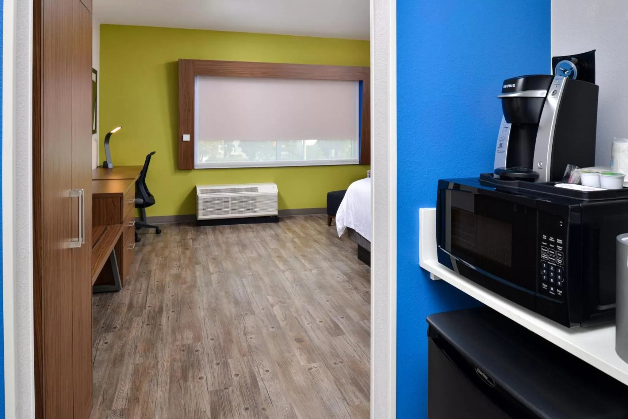 Photo of the whole room in Holiday Inn Express Orlando - South Park by IHG