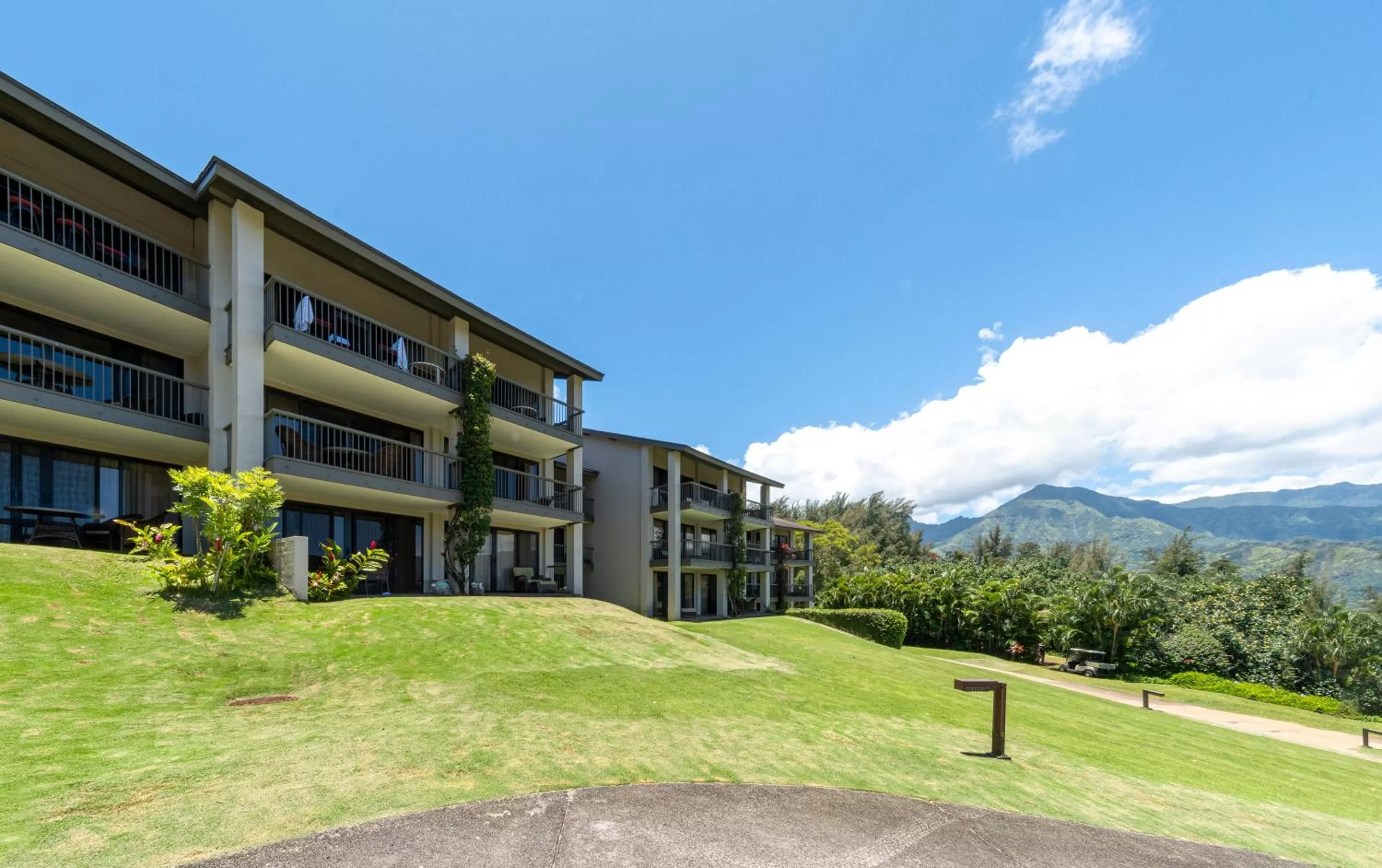 Property building in Hanalei Bay Resort