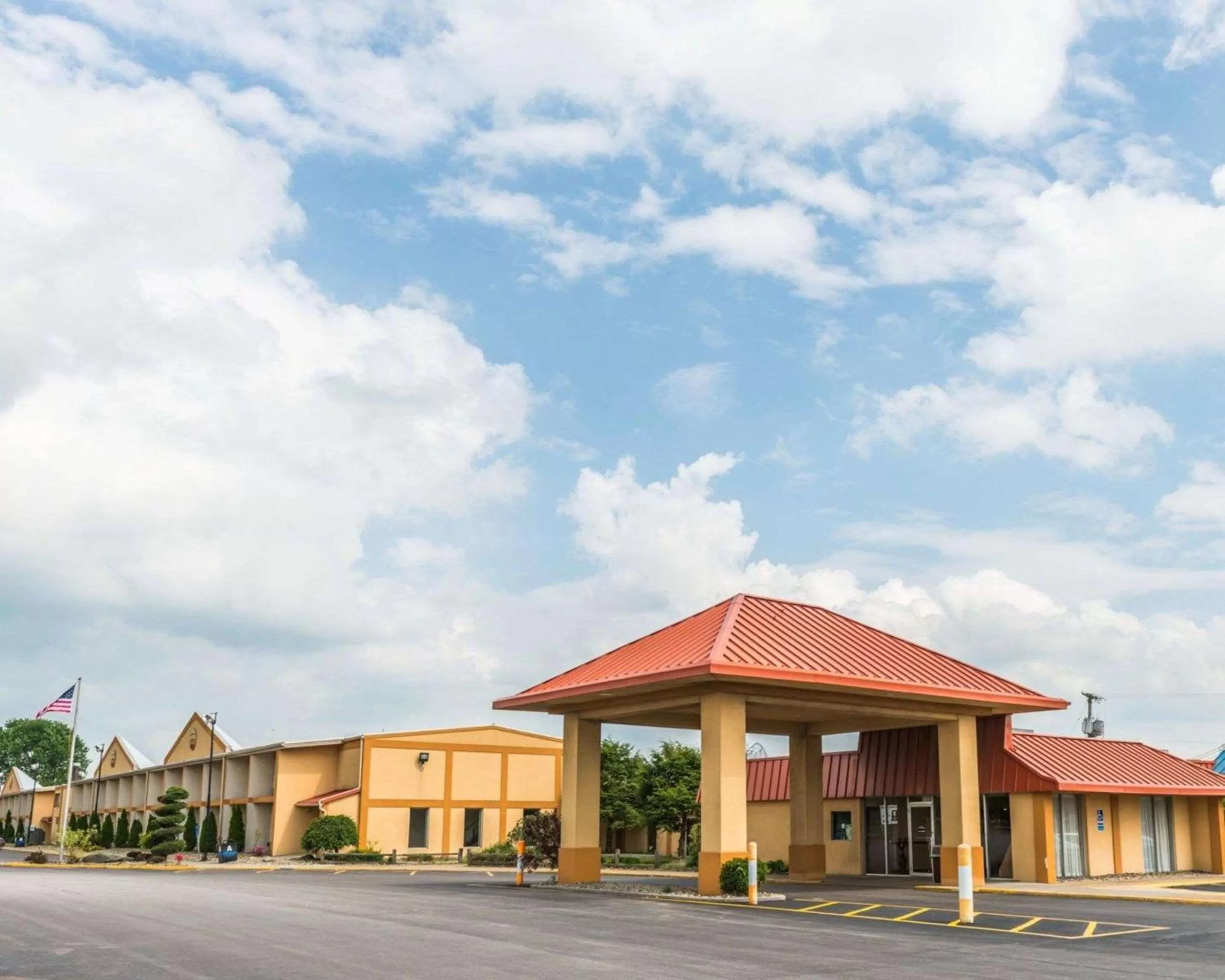 Property building in Rodeway Inn Mercer I-80