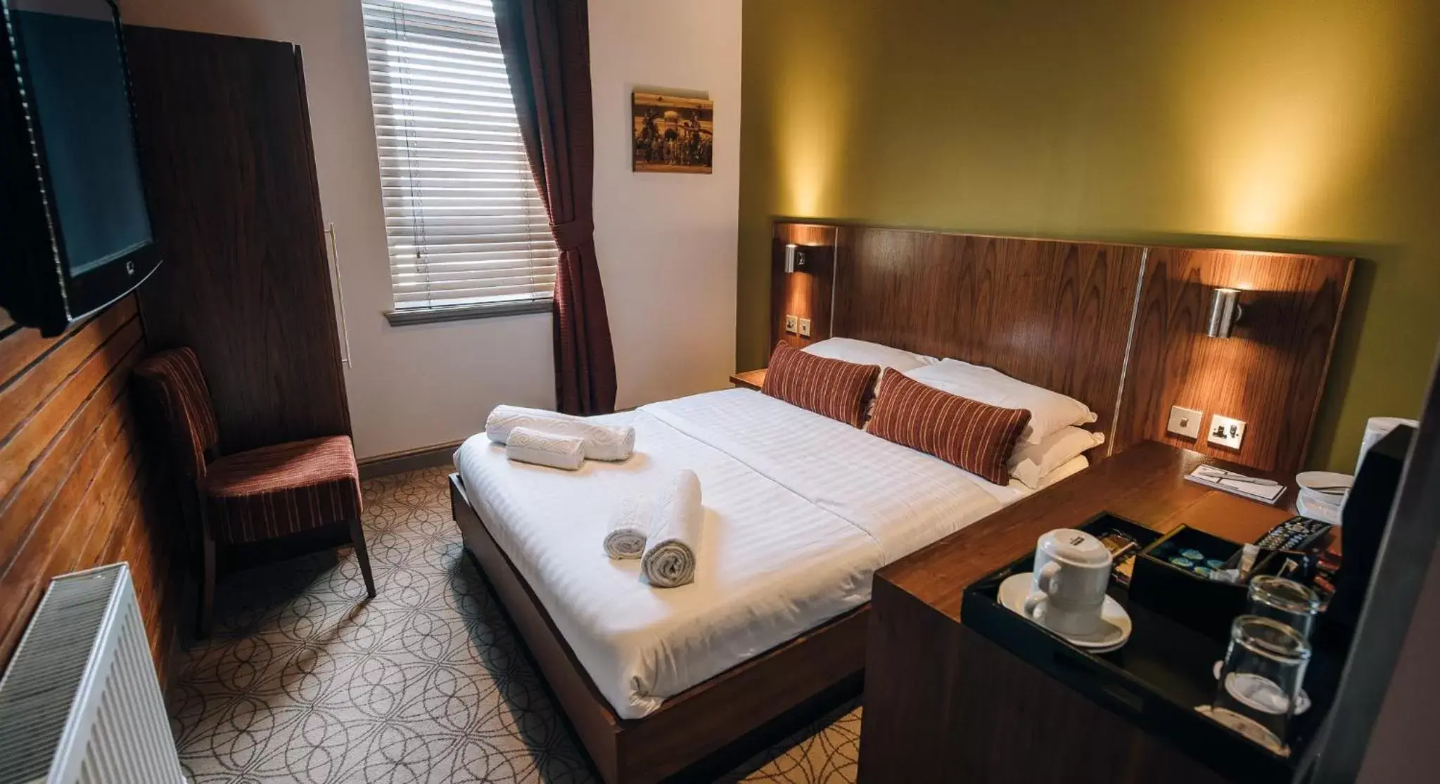 Double Room in The Commercial Hotel Double Room in The Commercial Hotel