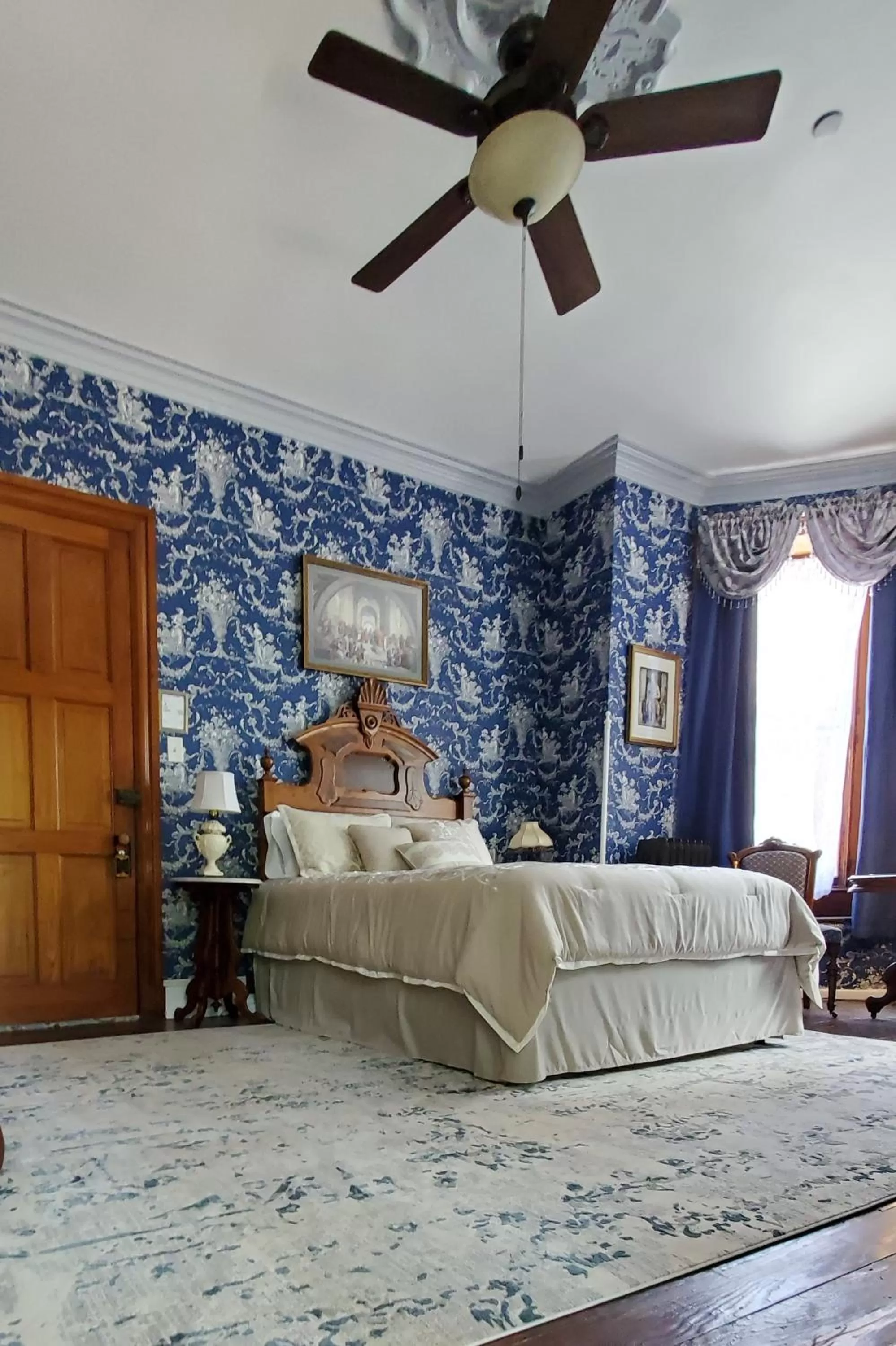 Deluxe Queen Room in Gifford-Risley House Bed and Breakfast